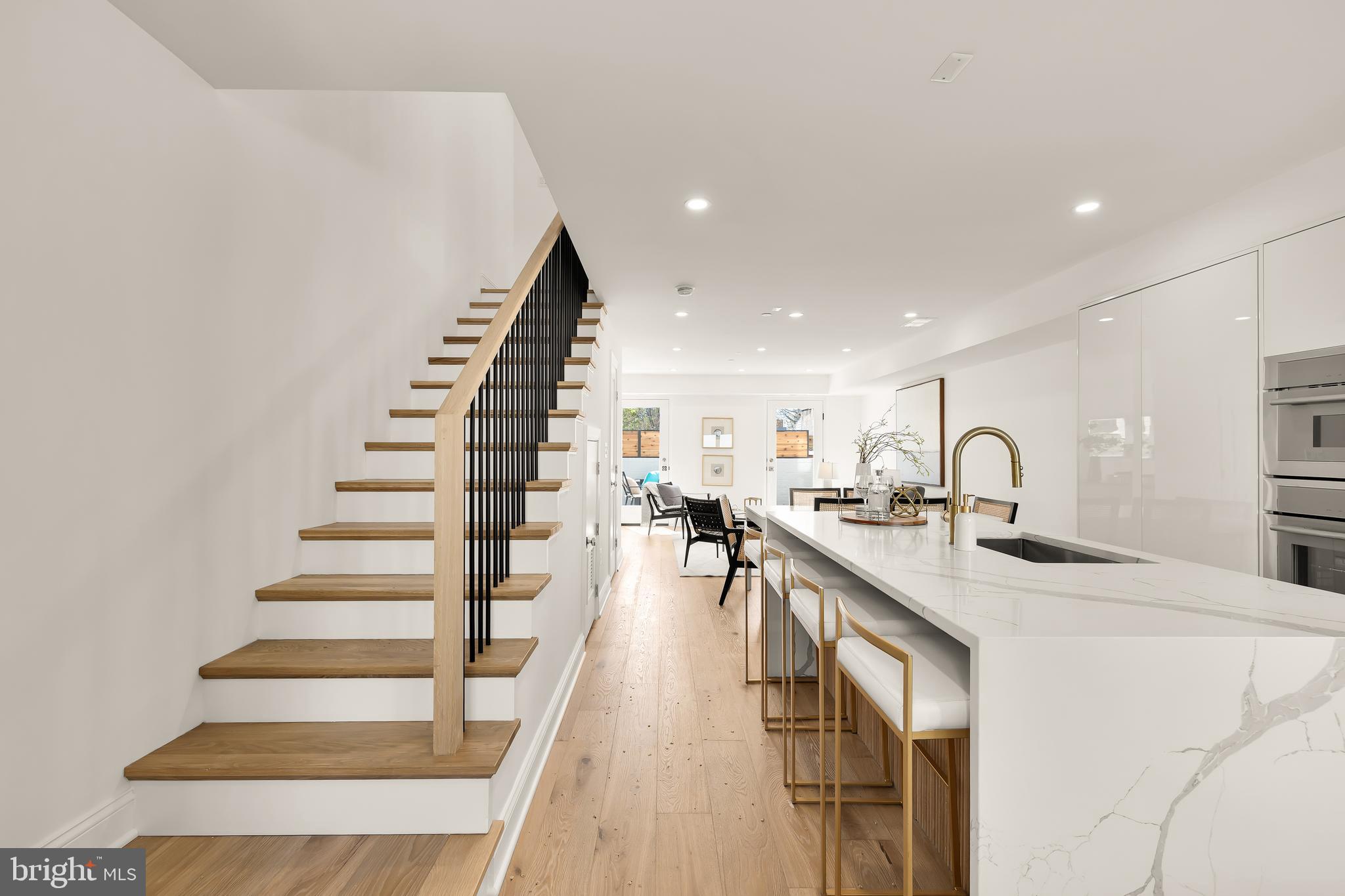 1204 ETON COURT NW T2