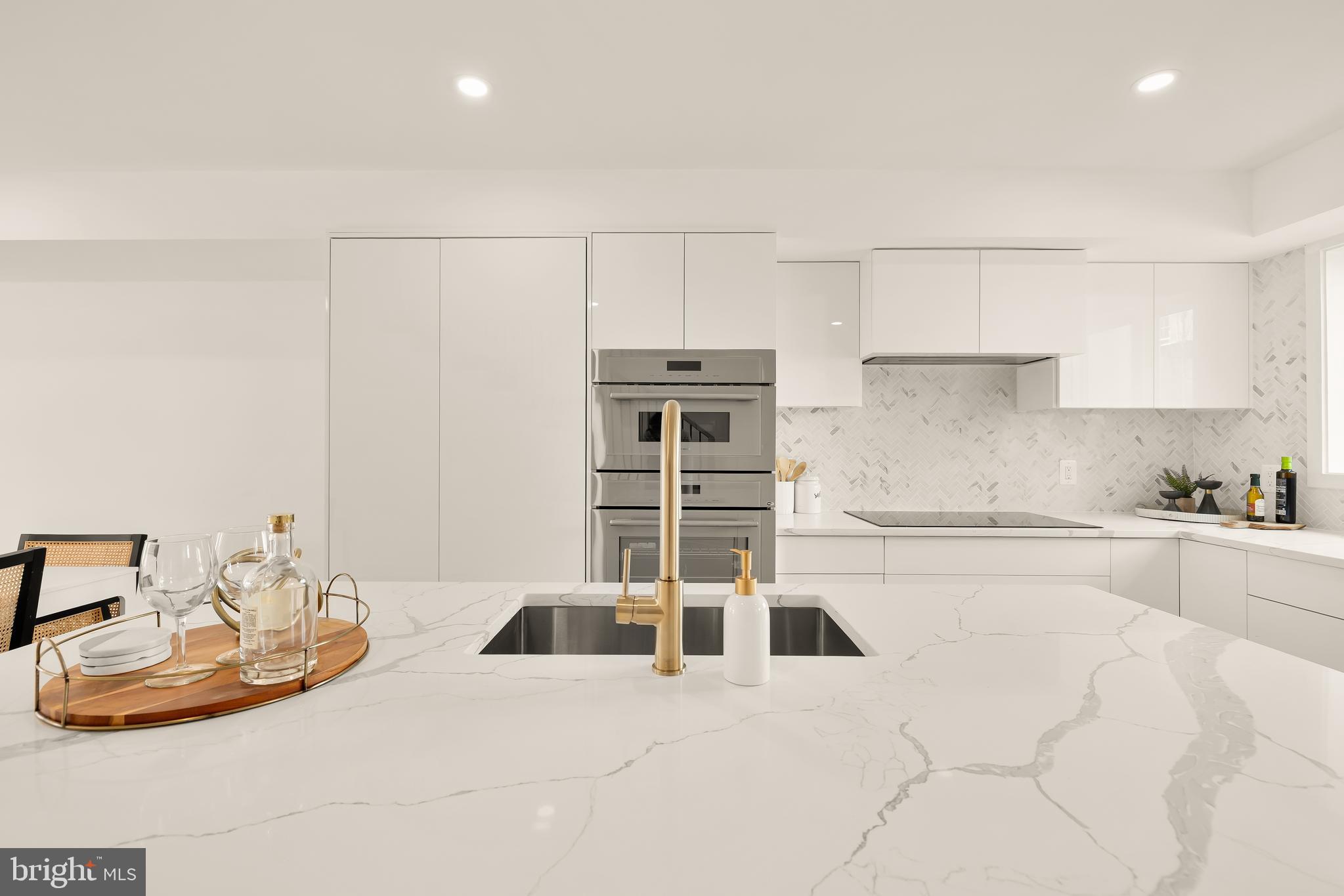 1204 ETON COURT NW T2