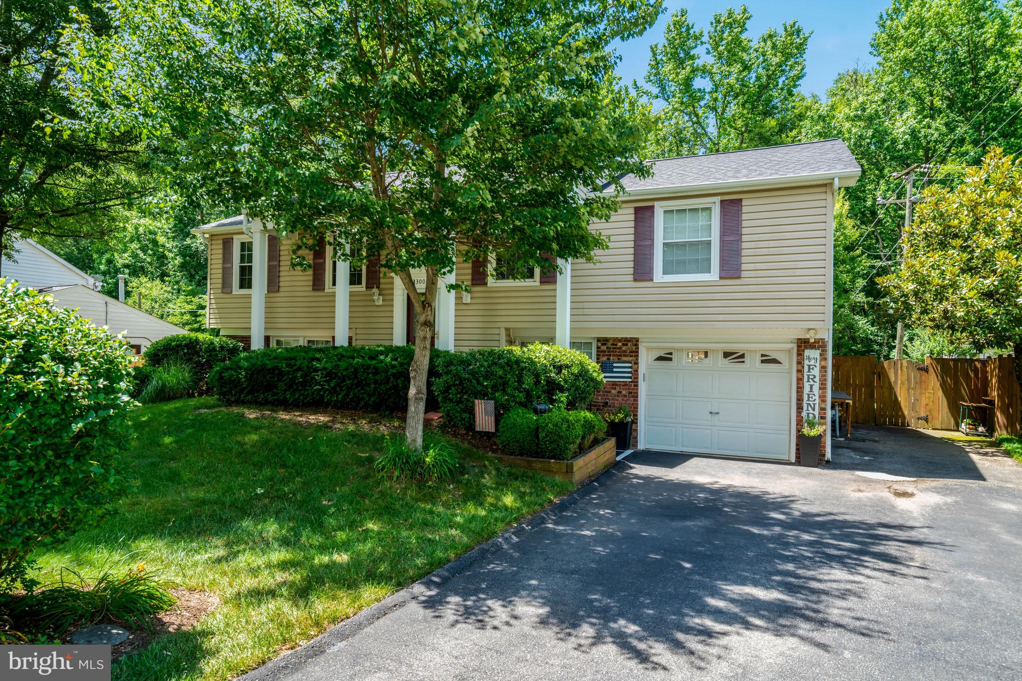 13004 MAPLE VIEW LANE