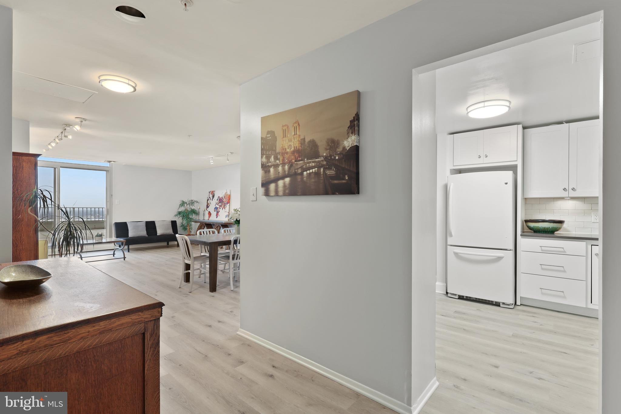 PENTHOUSE CONDOMINIUMS - Residential Lease