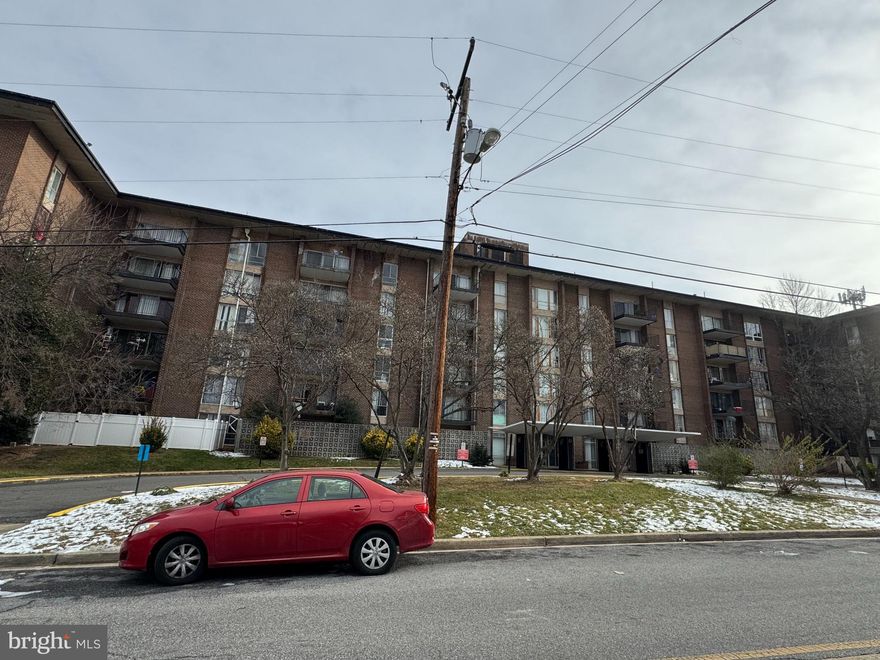 A Nice and very well unit maintained for Rent; One bedroom and a Den, on the Six floor, Security entre, available immediately for the people with good credit and good rental reference as well, ( All utilities included) closer to public transportation and closer to Washington parkway main freeway and some other main Highways and close to DC area, the lister will upload pictures soon, One year minimum rent and Not pet allow, the building is under remodeling by now; to agent please go and show the property and send me an application, let's do it now, Thanks.