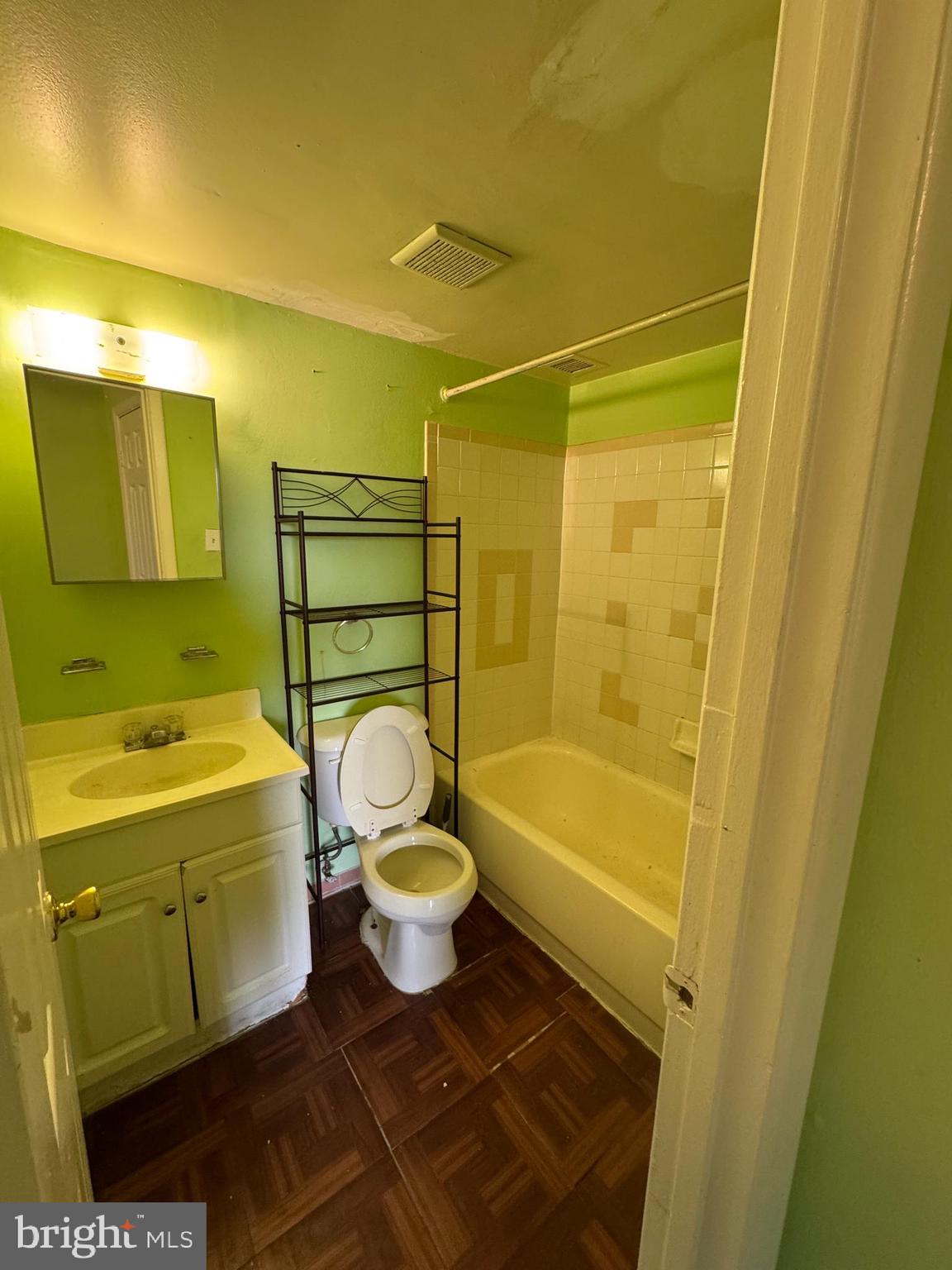 COUNTRY CLUB TOWERS COND - Residential Lease