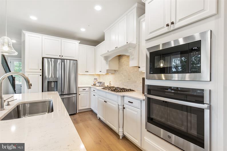 WAYNE GLEN - Residential