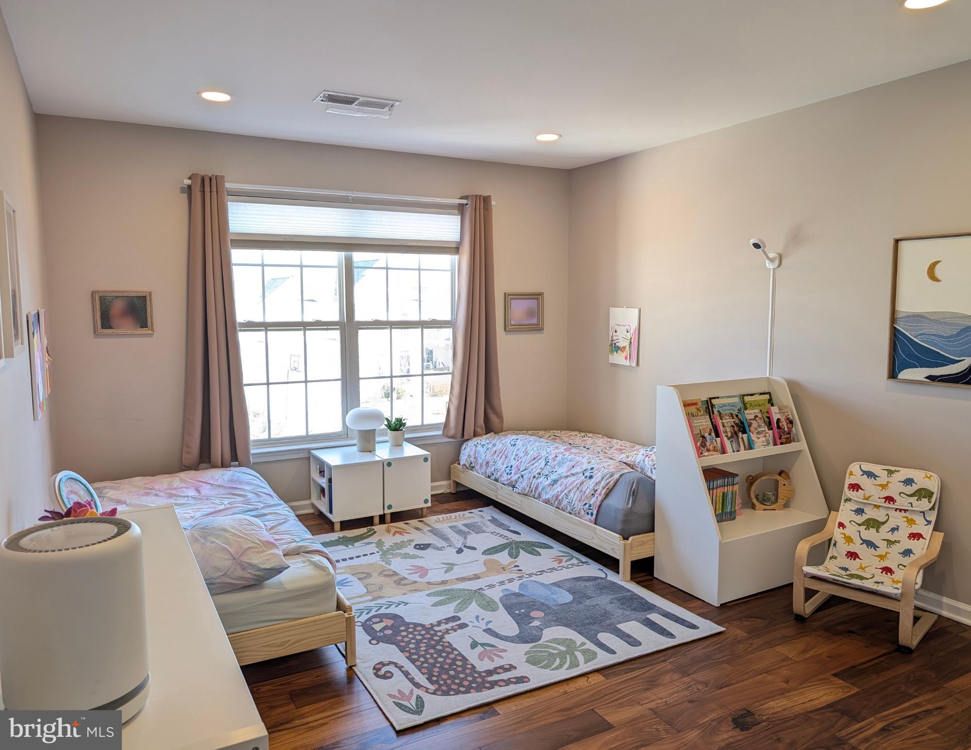 STRATFORD - Residential