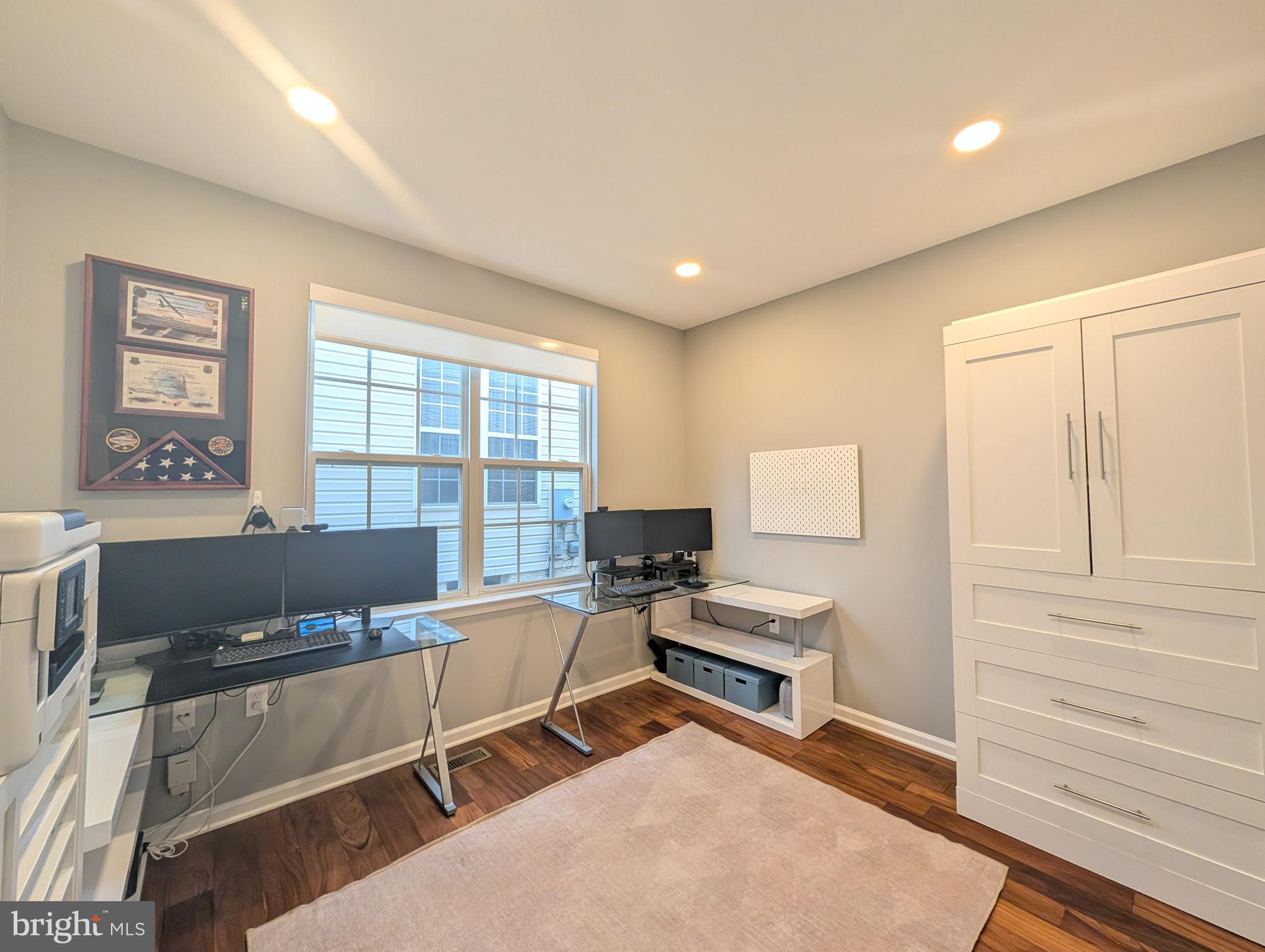 STRATFORD - Residential