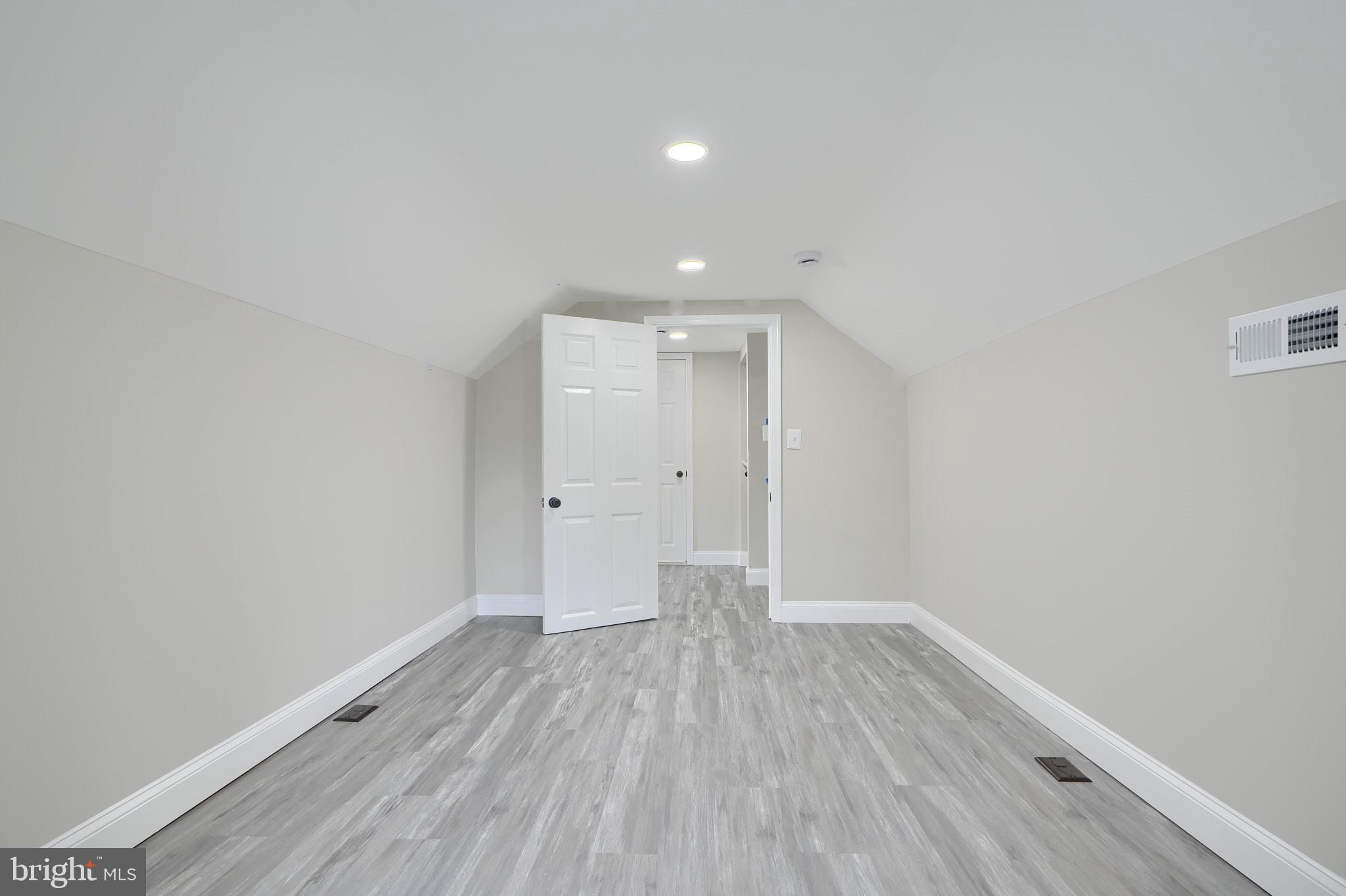 OAKCREST - Residential