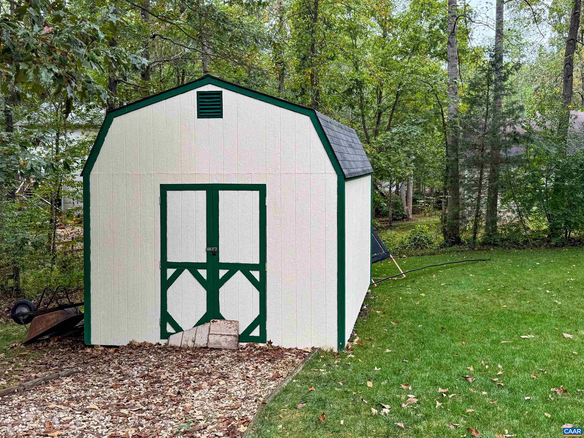 LAKE MONTICELLO - Residential