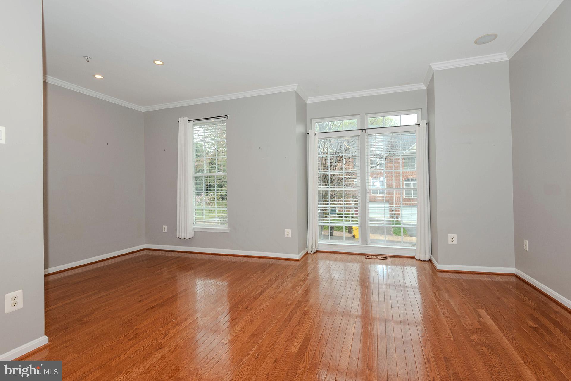 CROFTON MANOR - Residential