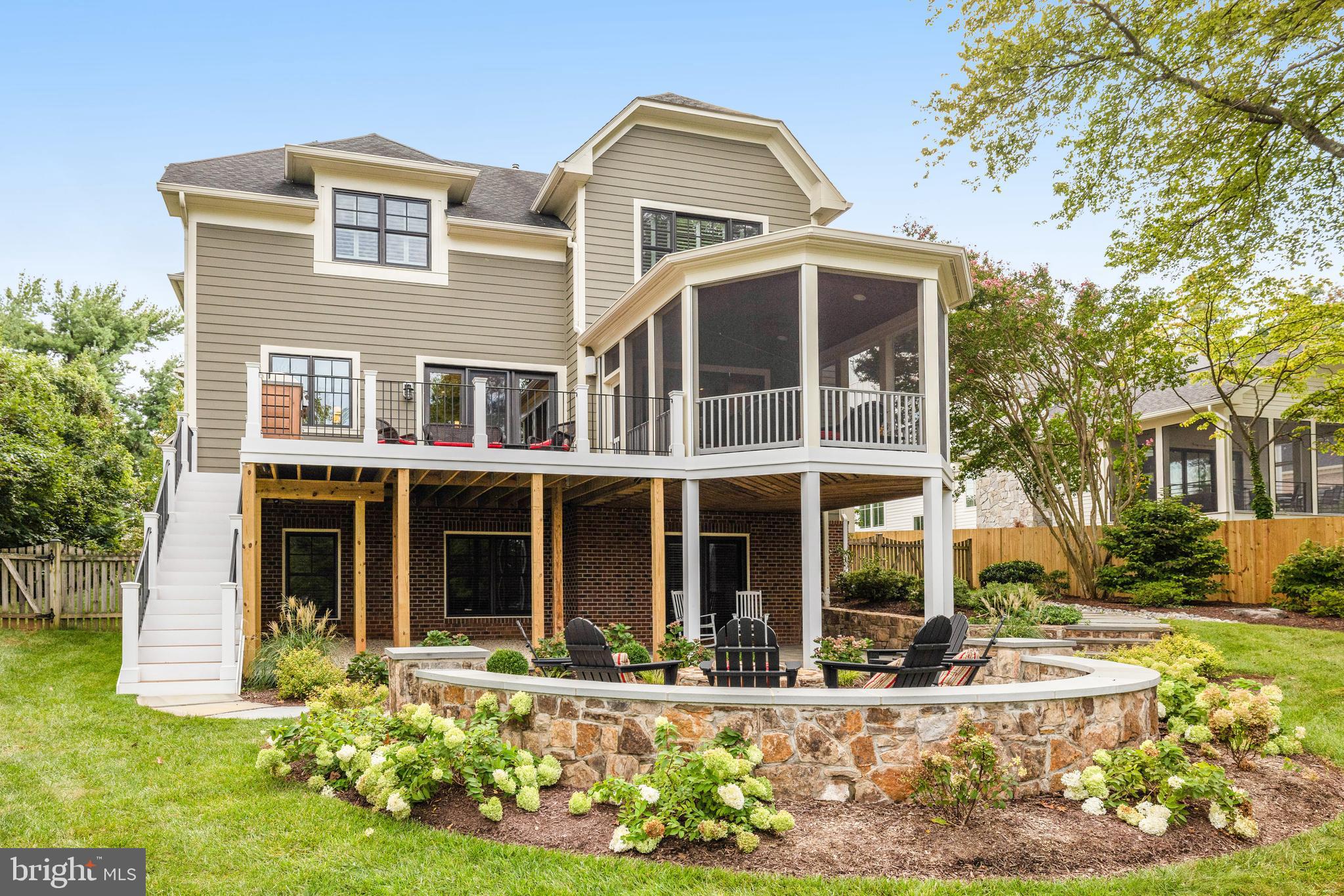 SALONA VILLAGE - Residential