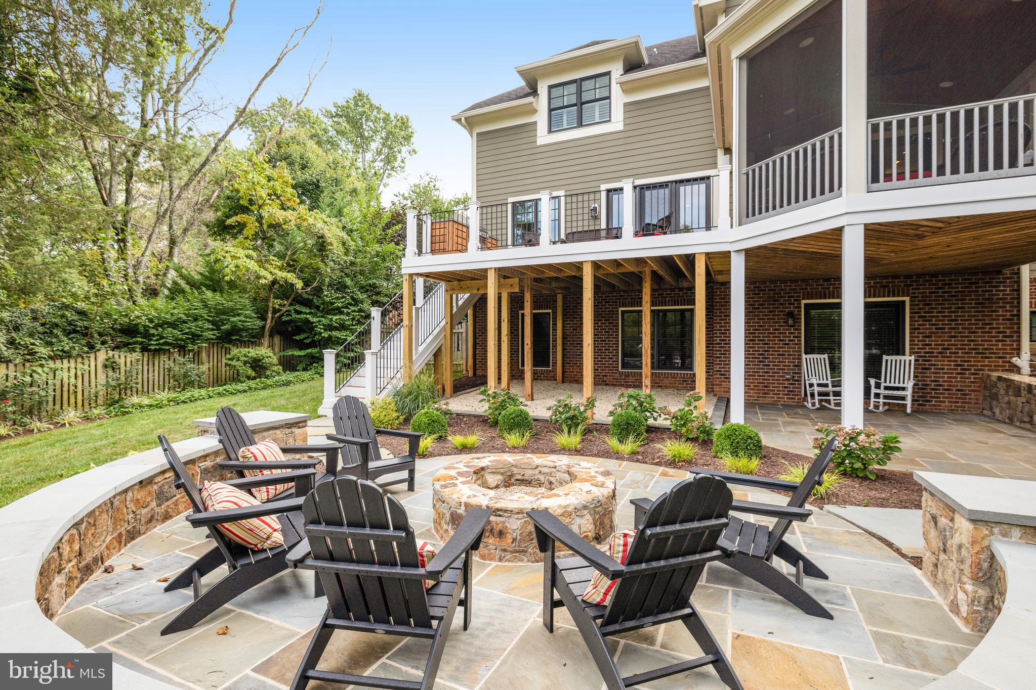 SALONA VILLAGE - Residential