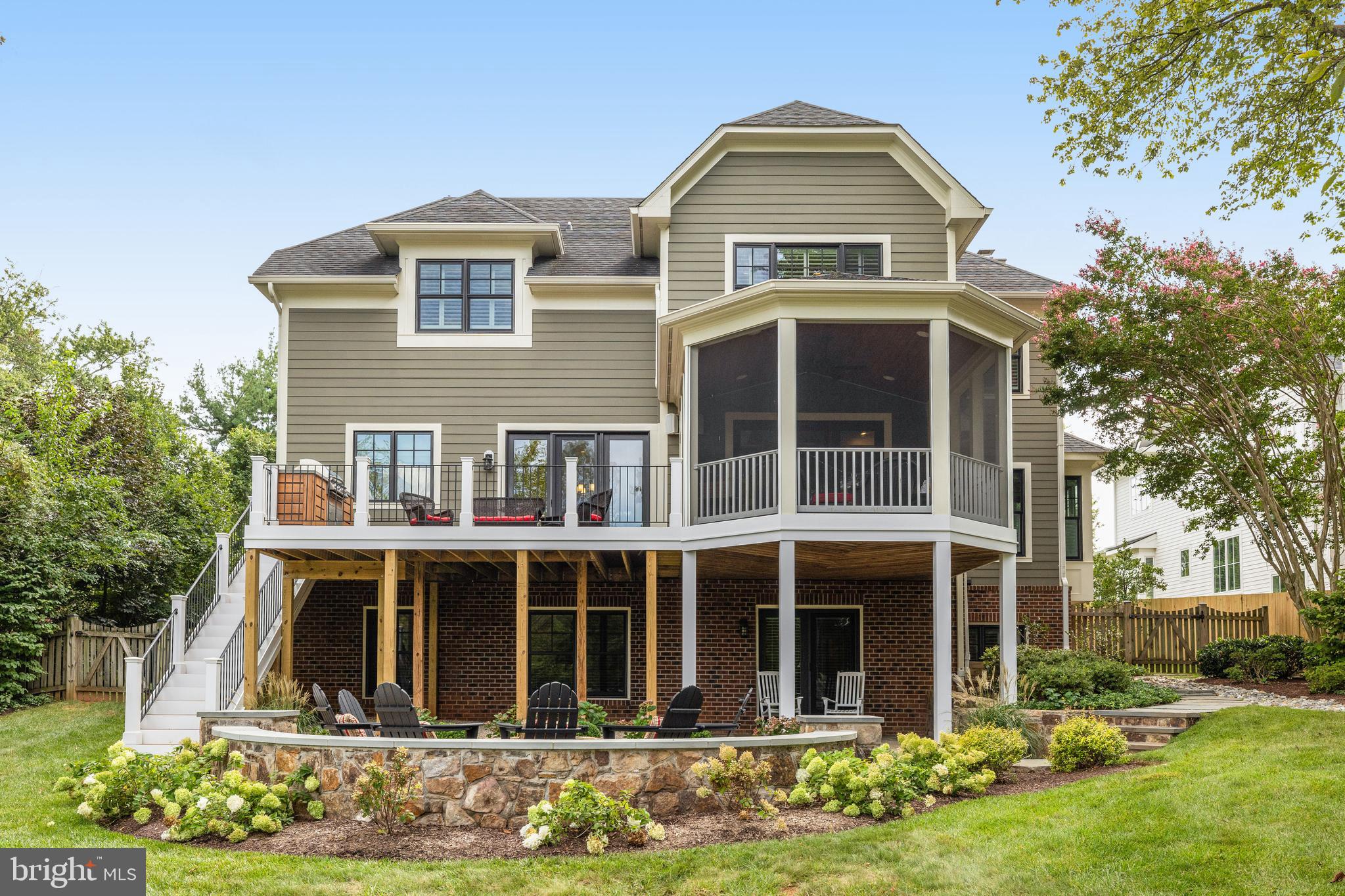 SALONA VILLAGE - Residential