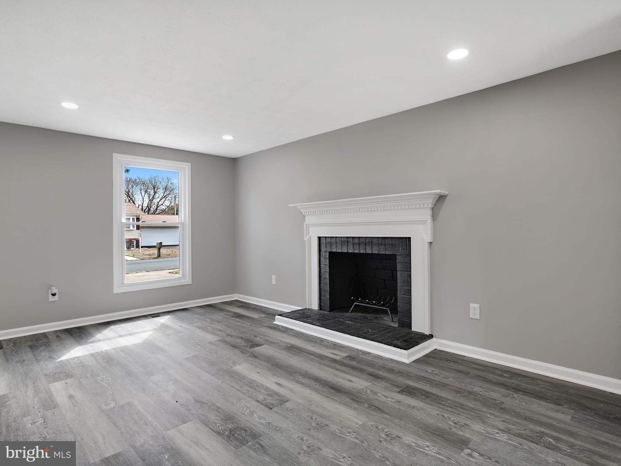 ELMHURST - Residential