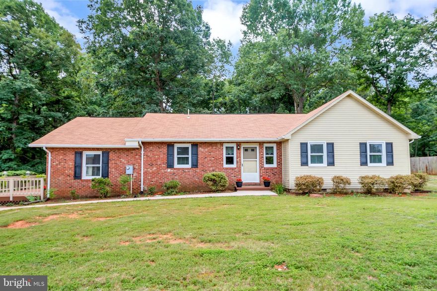 OPEN HOUSE CANCELED TODAY / RESCHEDULED BEAUTIFUL HOME MOVE IN READY! - SPARKLING CLEAN RENOVATED RAMBLER ON OVER 1 ACRE WITH 4 BEDROOMS & 2 FULL UPDATED BATHS.  LARGE MASTER BEDROOM WITH WALK-IN CLOSET.  CLOSE TO WARRENTON AND CULPEPER FOR COMMUTING AND SHOPPING. BEAUTIFUL HARDWOOD FLOORS AND PRACTICALLY NEW CARPET. A CONVENIENT AND PLEASING SETTING.