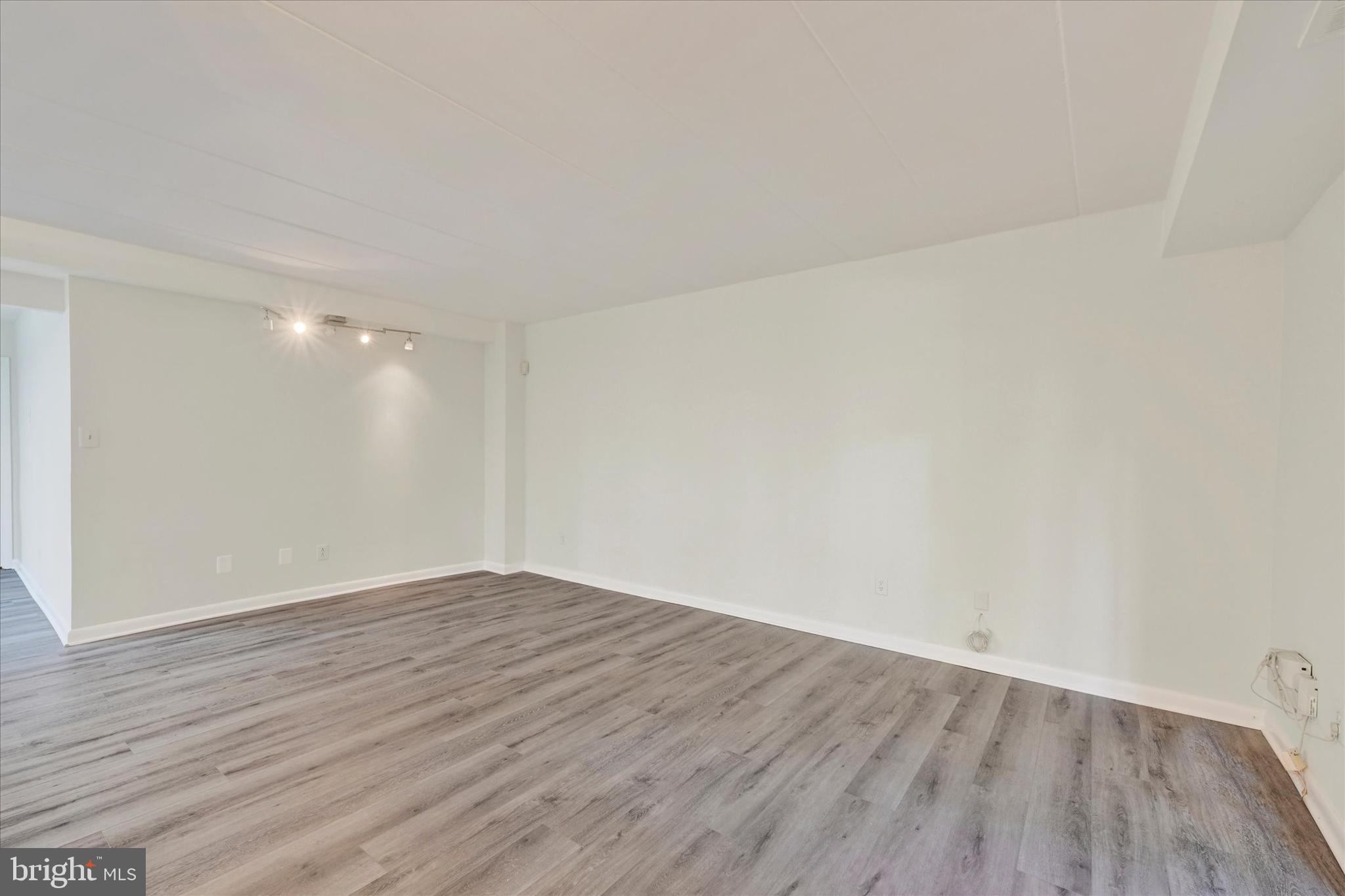 VILLAGE OF WILDE LAKE - Residential