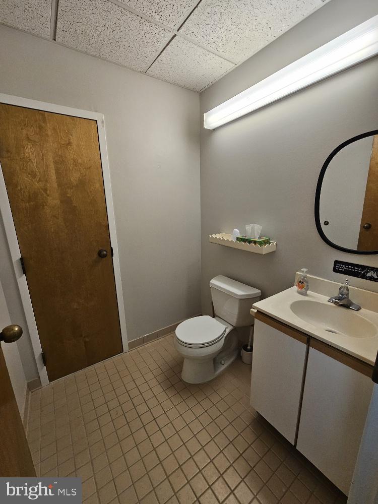 FAIRFAX COMMONS - Commercial Lease