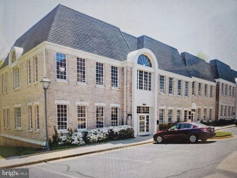 Photo of 3927 Blenheim Boulevard #102A, FAIRFAX, VA 22030 (MLS # VAFC2007662)