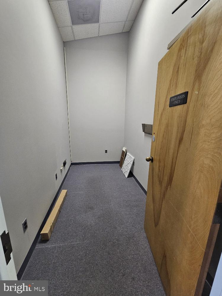 FAIRFAX COMMONS - Commercial Lease