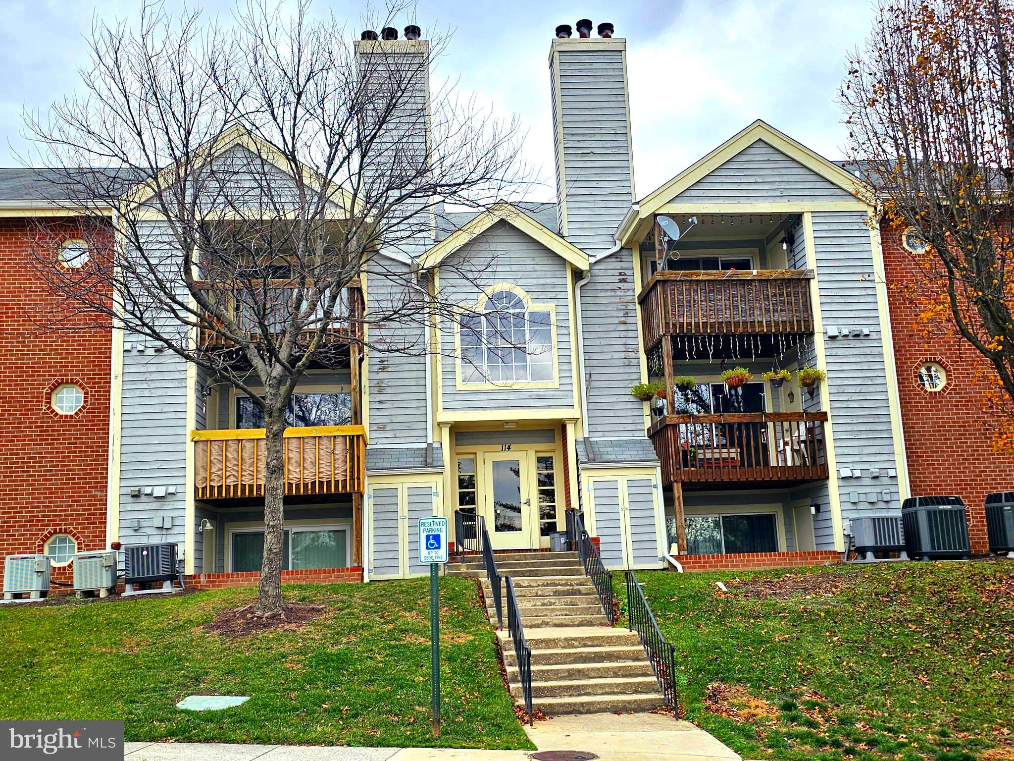 CROMWELL FOUNTAIN - Residential