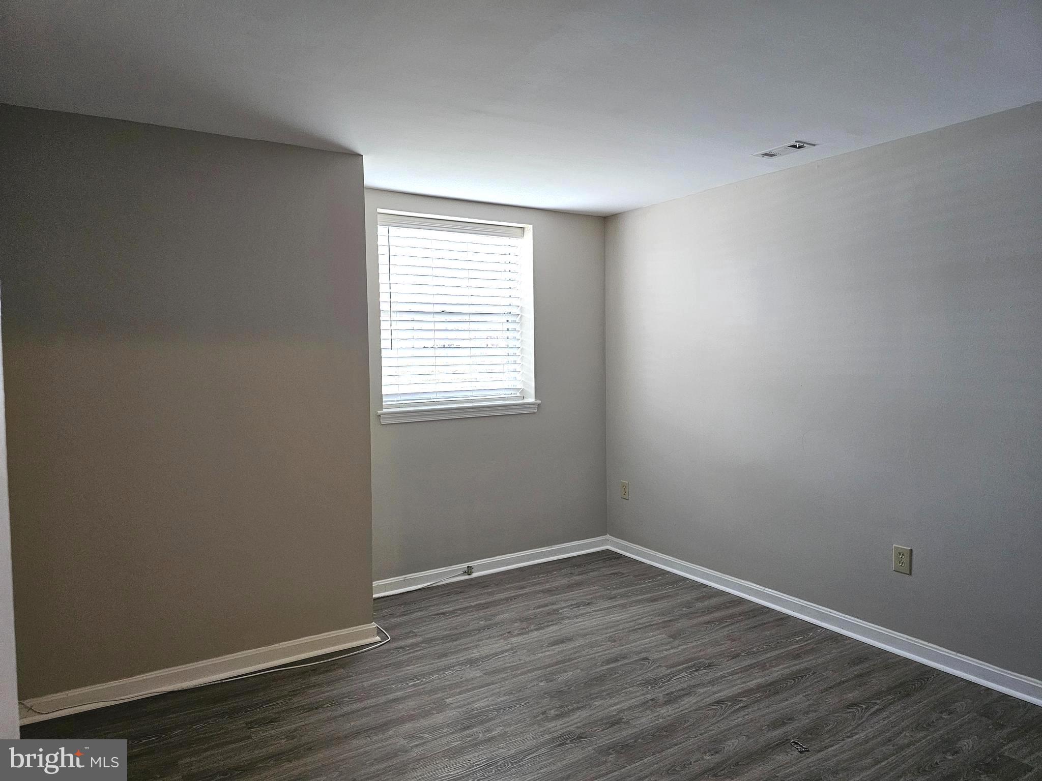 CROMWELL FOUNTAIN - Residential