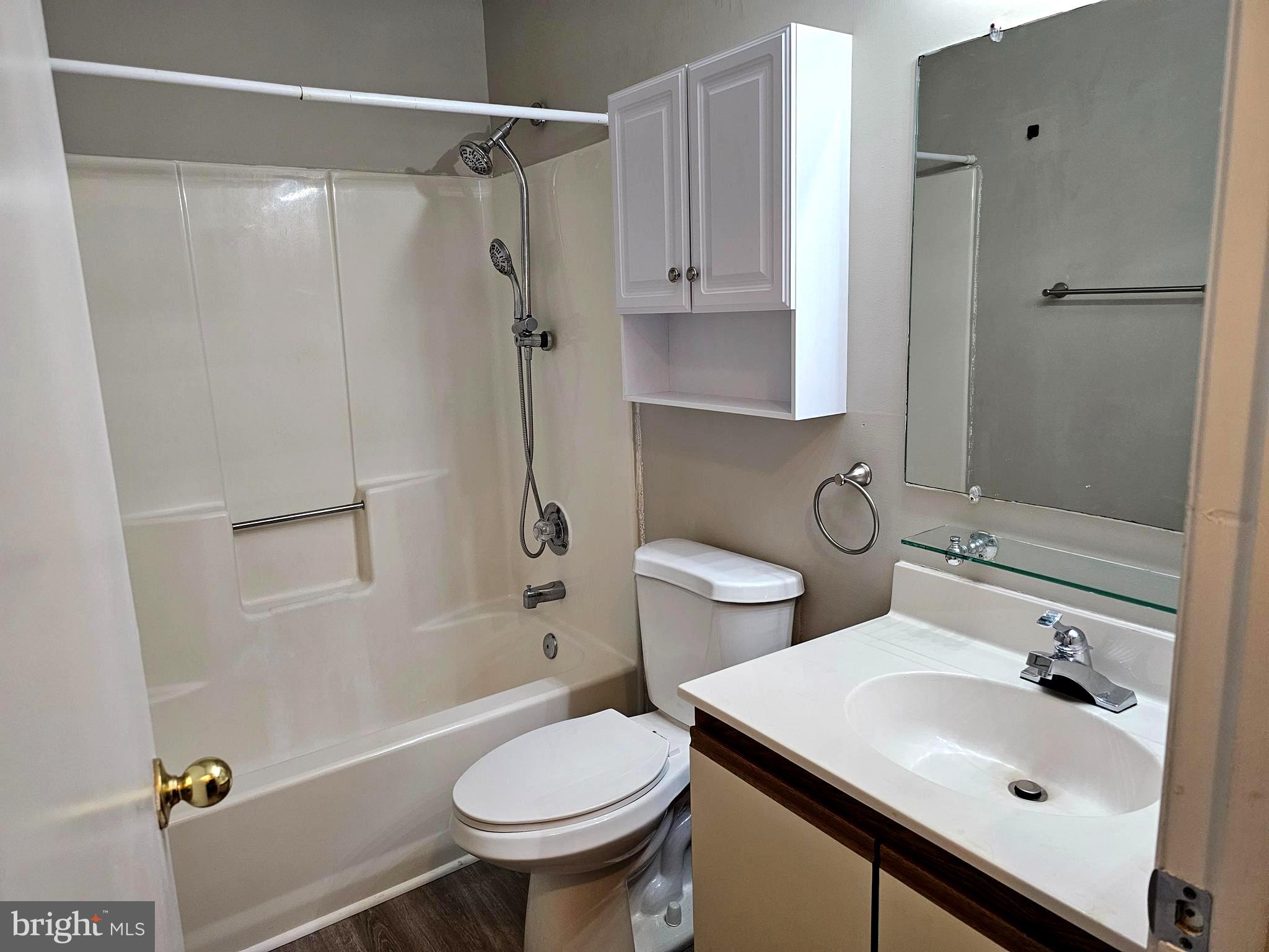 CROMWELL FOUNTAIN - Residential