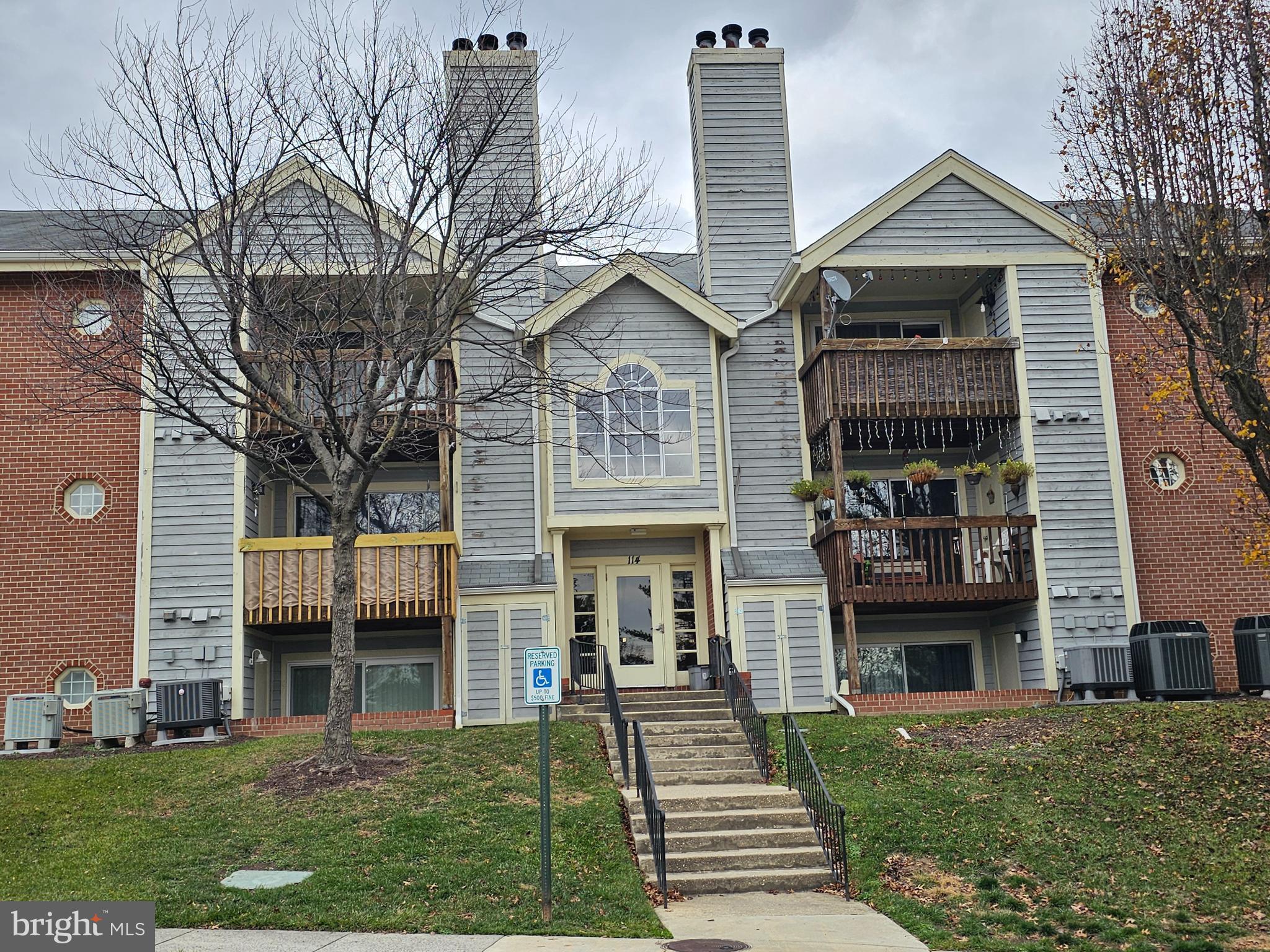 CROMWELL FOUNTAIN - Residential