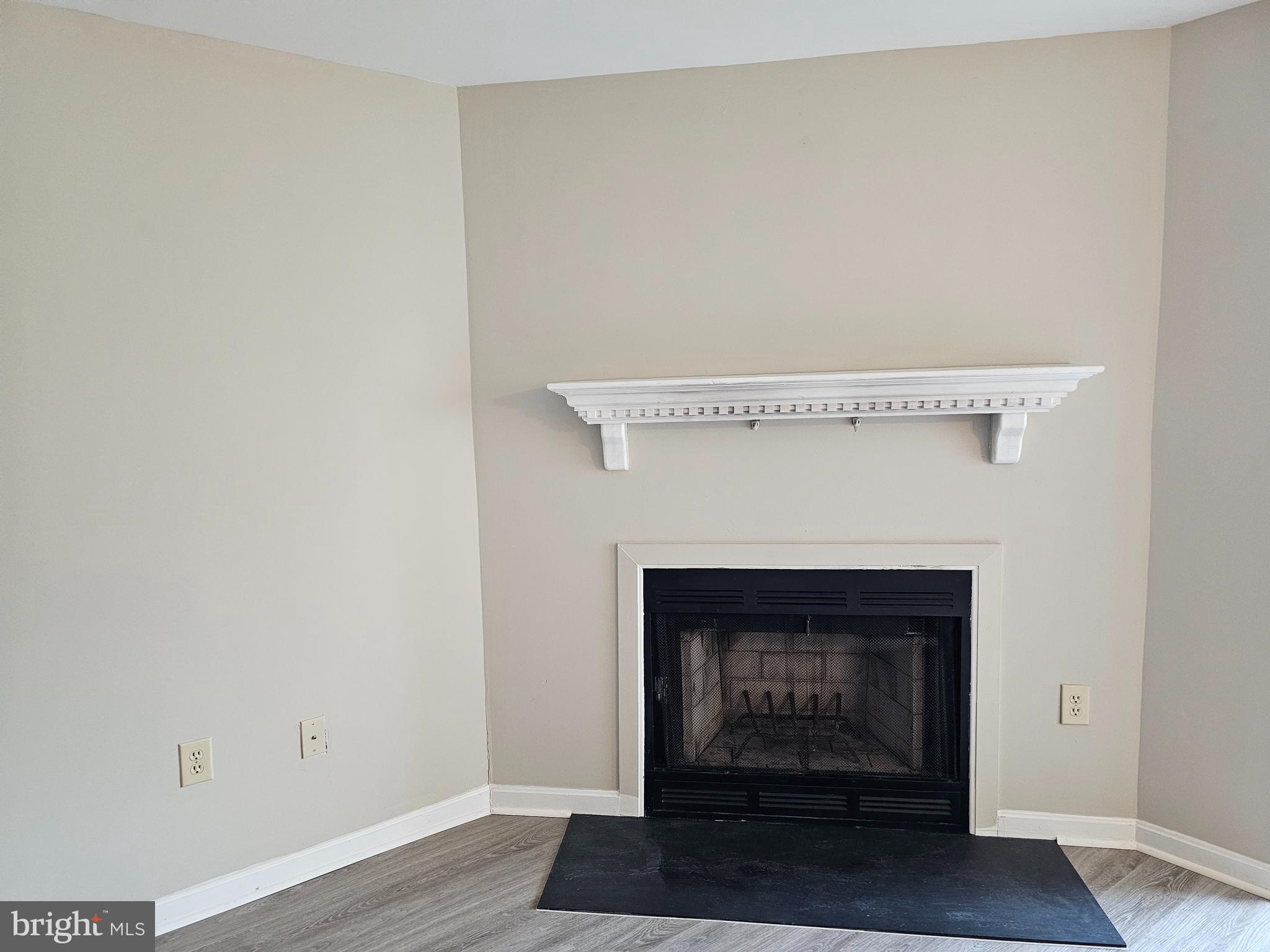 CROMWELL FOUNTAIN - Residential