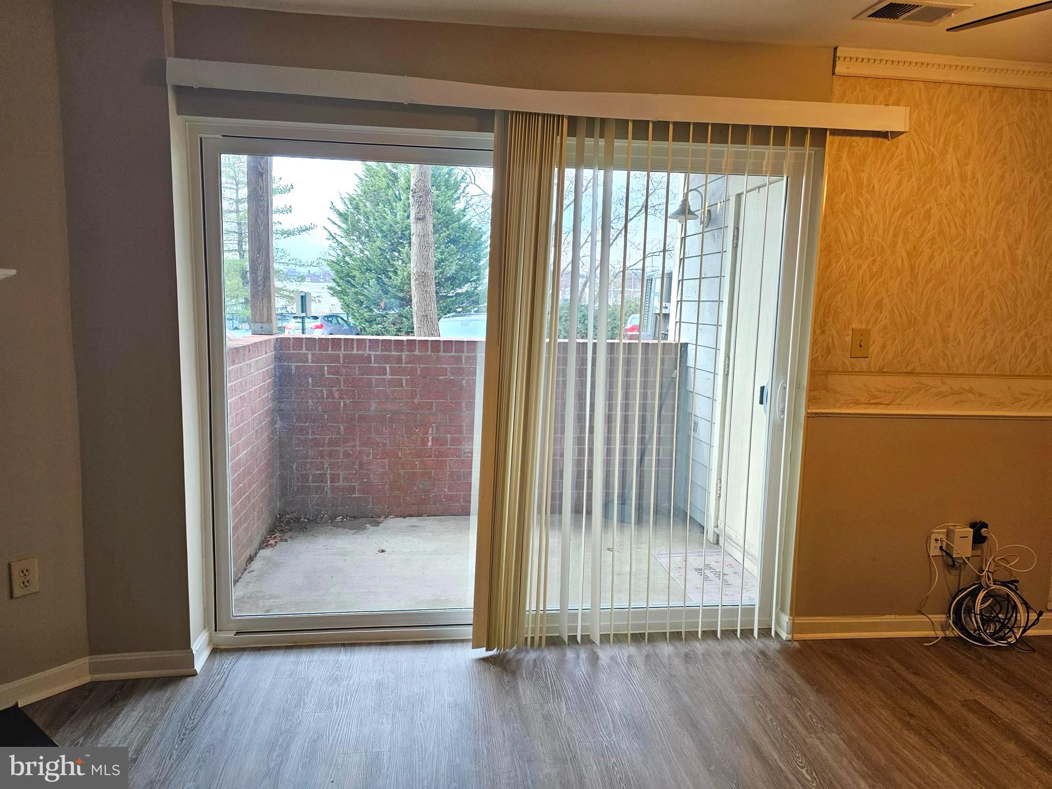 CROMWELL FOUNTAIN - Residential