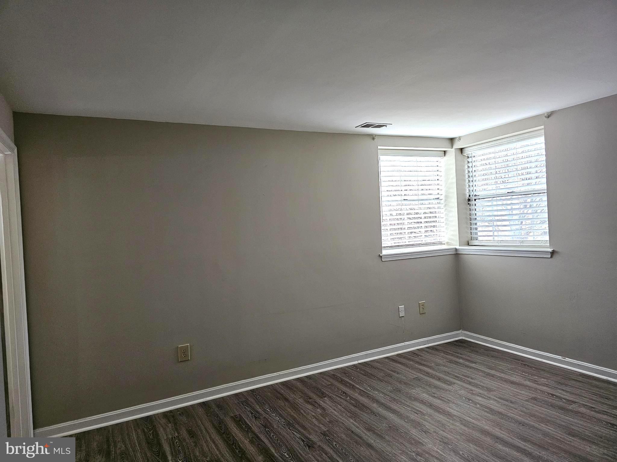 CROMWELL FOUNTAIN - Residential