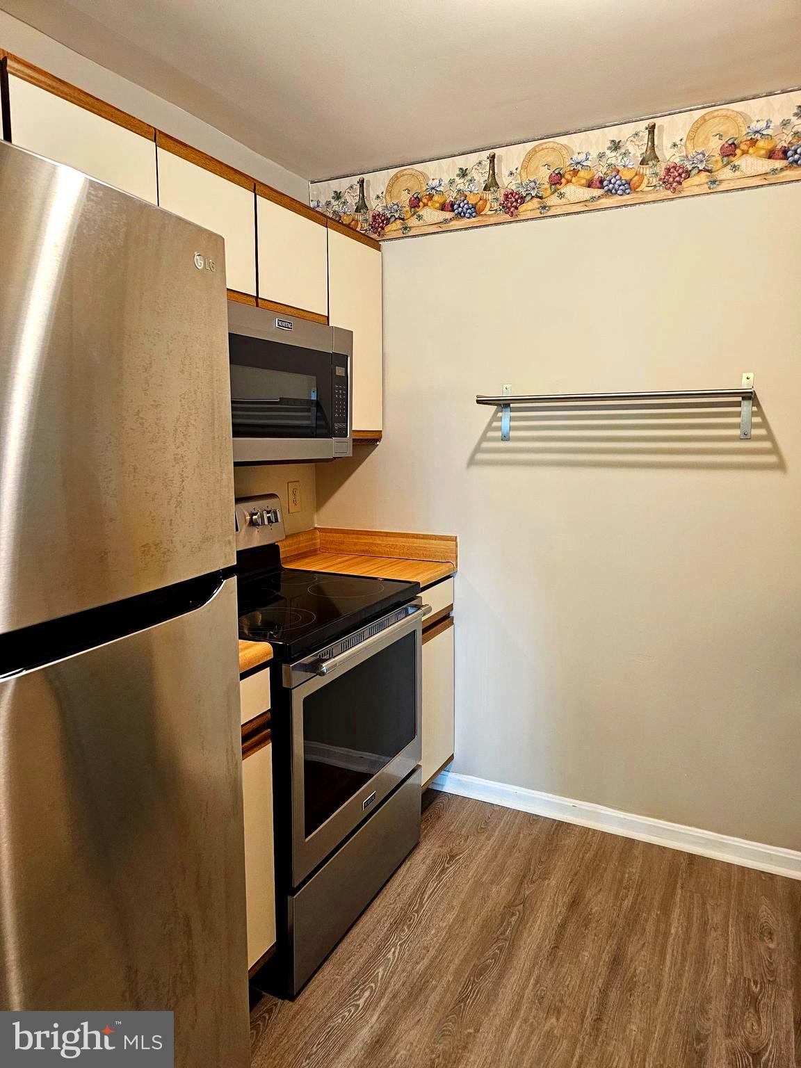 CROMWELL FOUNTAIN - Residential