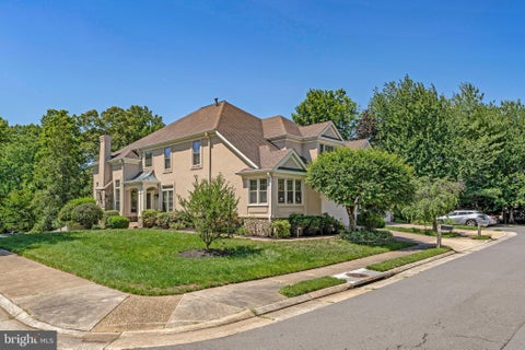 Homes For Sale - 10003 Donal Lane<br/> VIENNA, VA 22181
