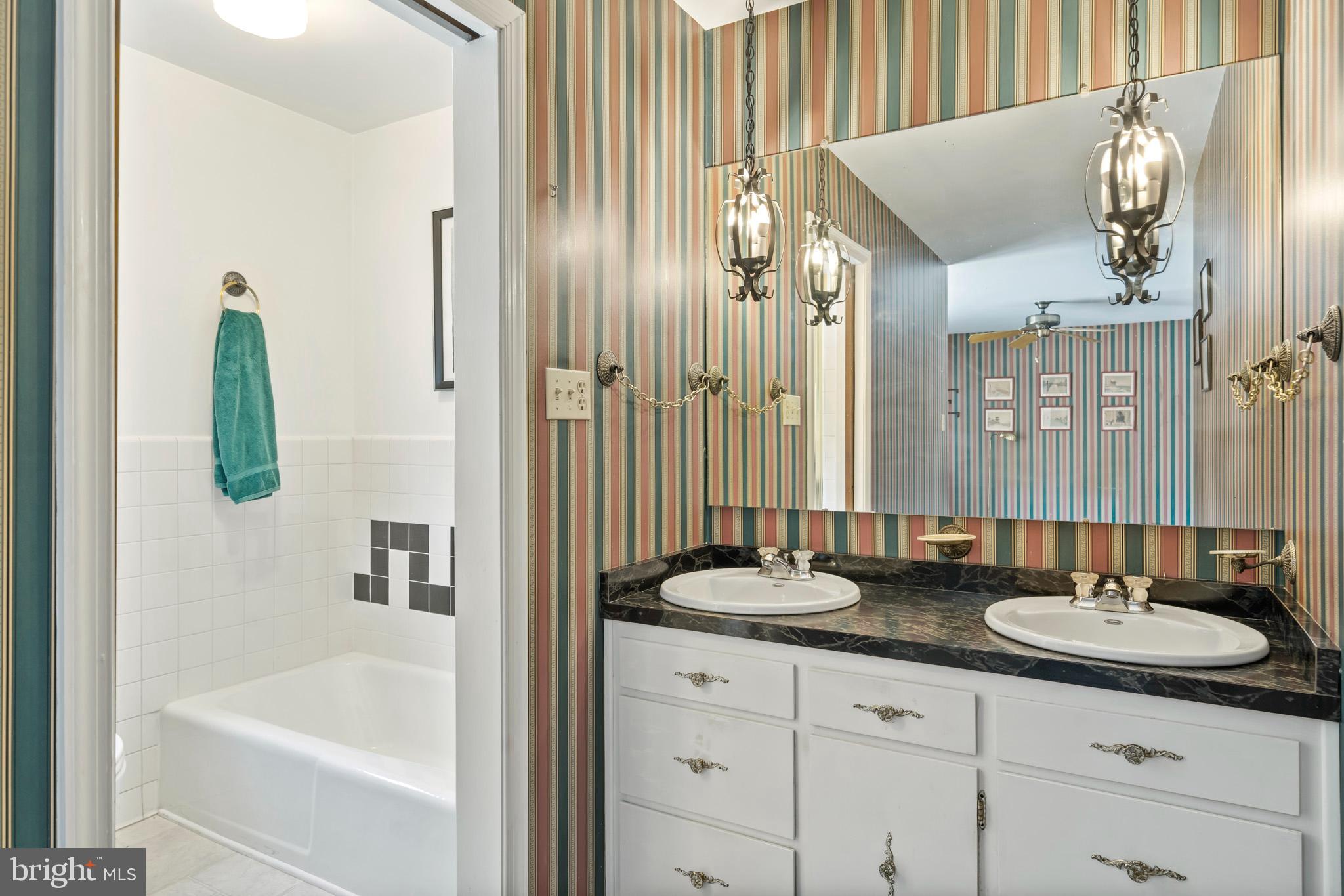 ESPERANZA FARMS - Residential