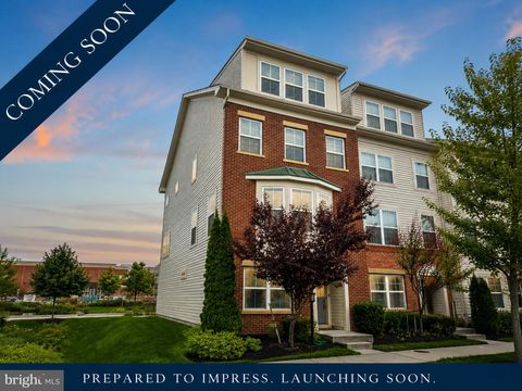 Townhouse For Sale - 7024 Rackham Way<br/> HANOVER, MD 21076