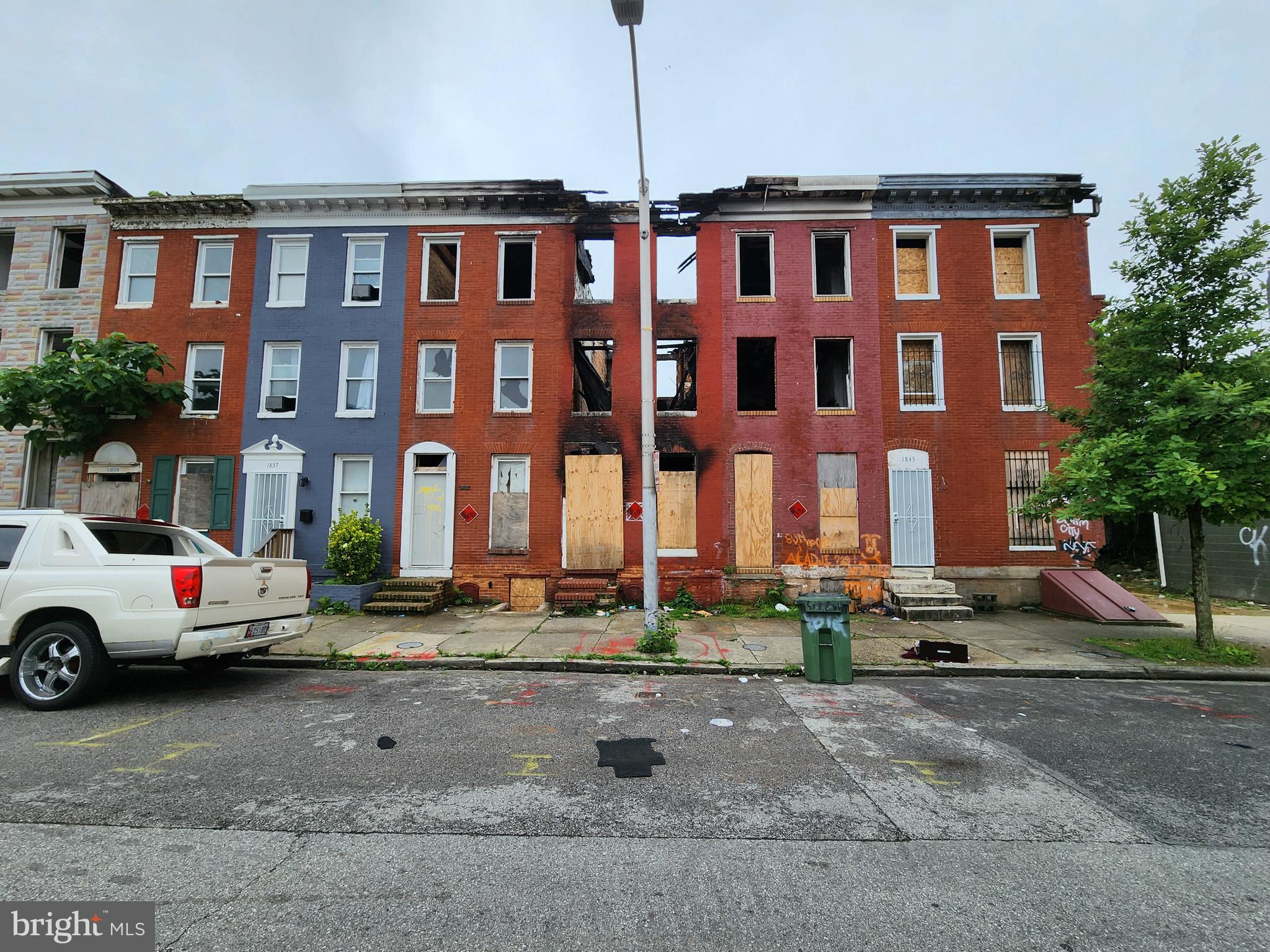 ONLINE AUCTION: Bidding begins 07/09/2025 @ 10:00 AM. Bidding ends 07/11/2025 @ 11:30 AM. List Price is Suggested Opening Bid. 3 Story Shell Townhouse located in the Carrollton Ridge area of Baltimore City. Residents can enjoy the nearby attractions such as Westside Shopping Center, Carroll Park, Carroll Park Golf Course, Mount Clare Junction Shopping Center, Grace Medical Center, & West Baltimore MARC Station. Property is Vacant. Easy Access to Major Traffic Artery Wilkens Ave. Deposit: $5,000.