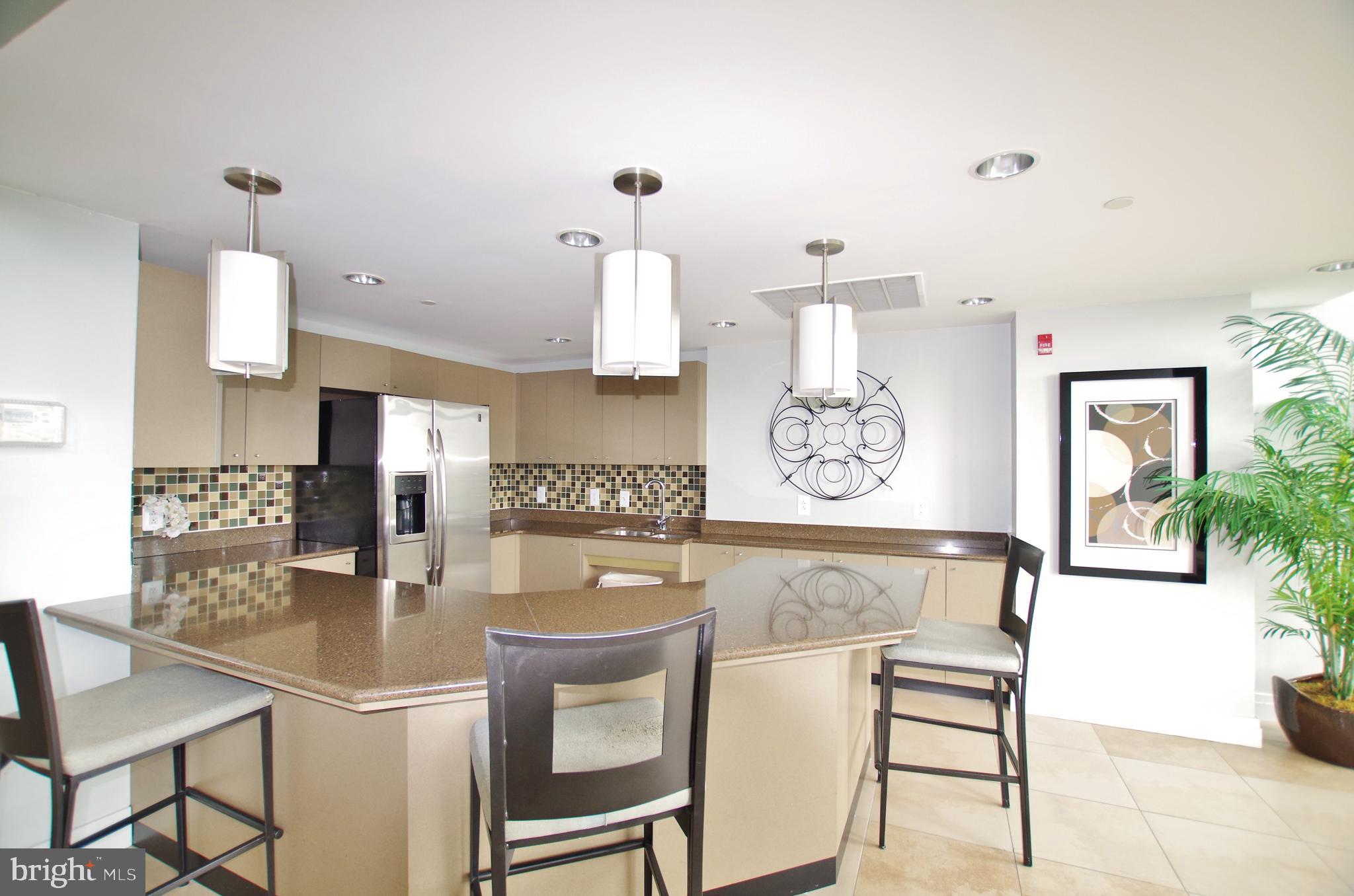 MIDTOWN ALEXANDRIA STATION CONDOMINIUM - Residential Lease