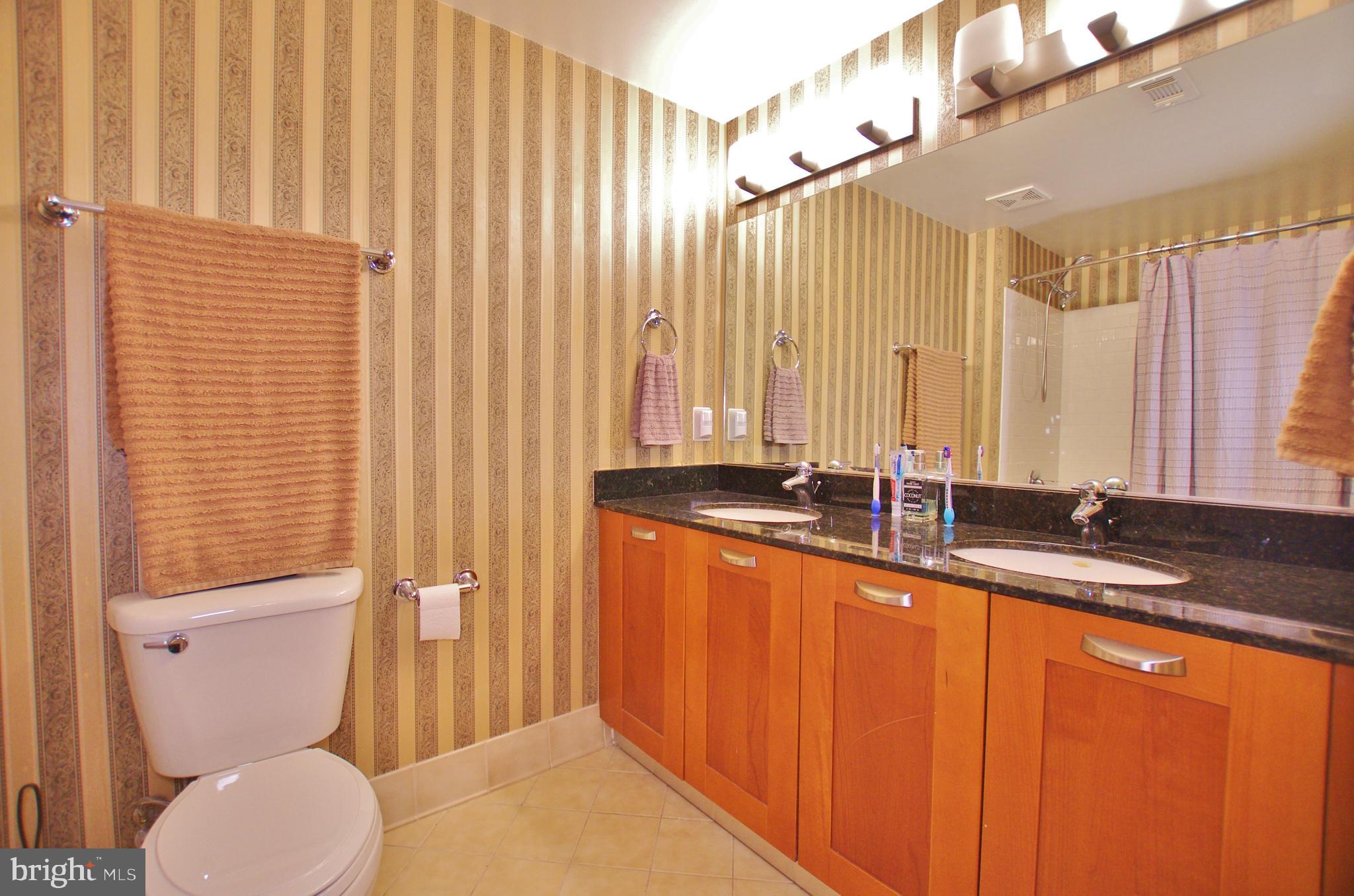 MIDTOWN ALEXANDRIA STATION CONDOMINIUM - Residential Lease