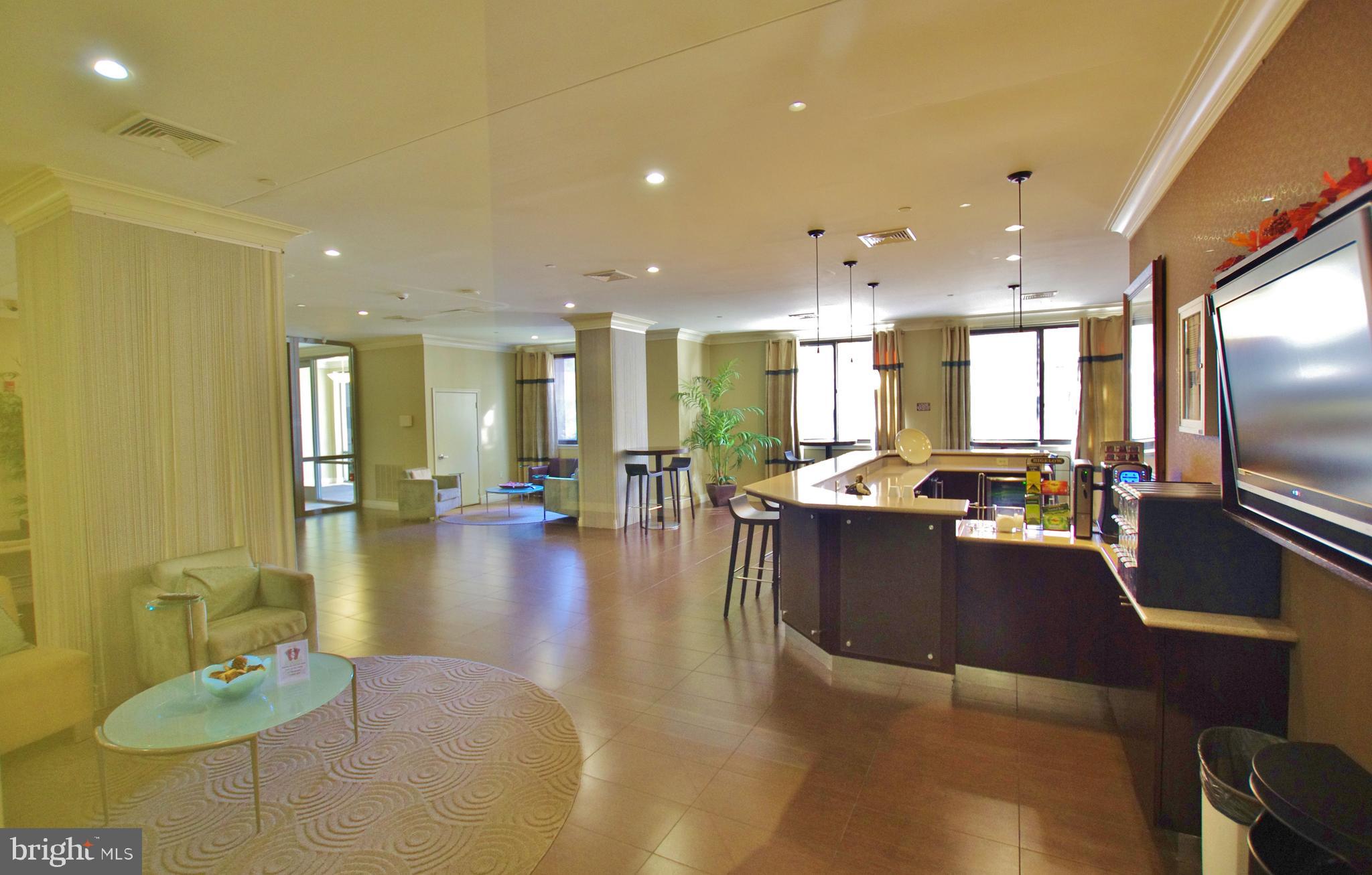 MIDTOWN ALEXANDRIA STATION CONDOMINIUM - Residential Lease