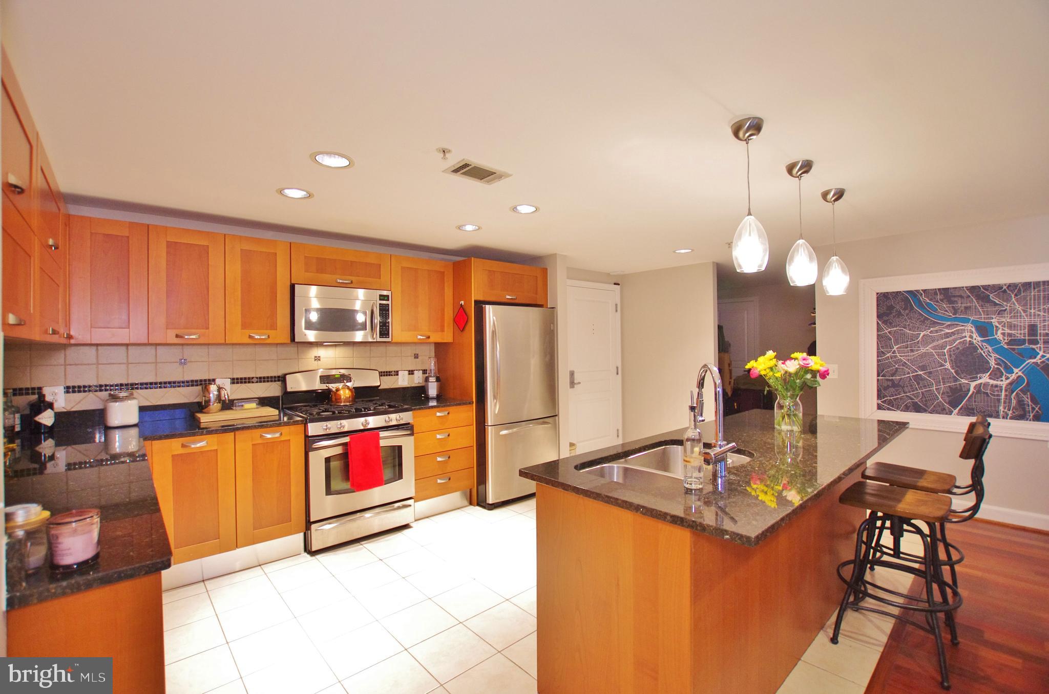 MIDTOWN ALEXANDRIA STATION CONDOMINIUM - Residential Lease