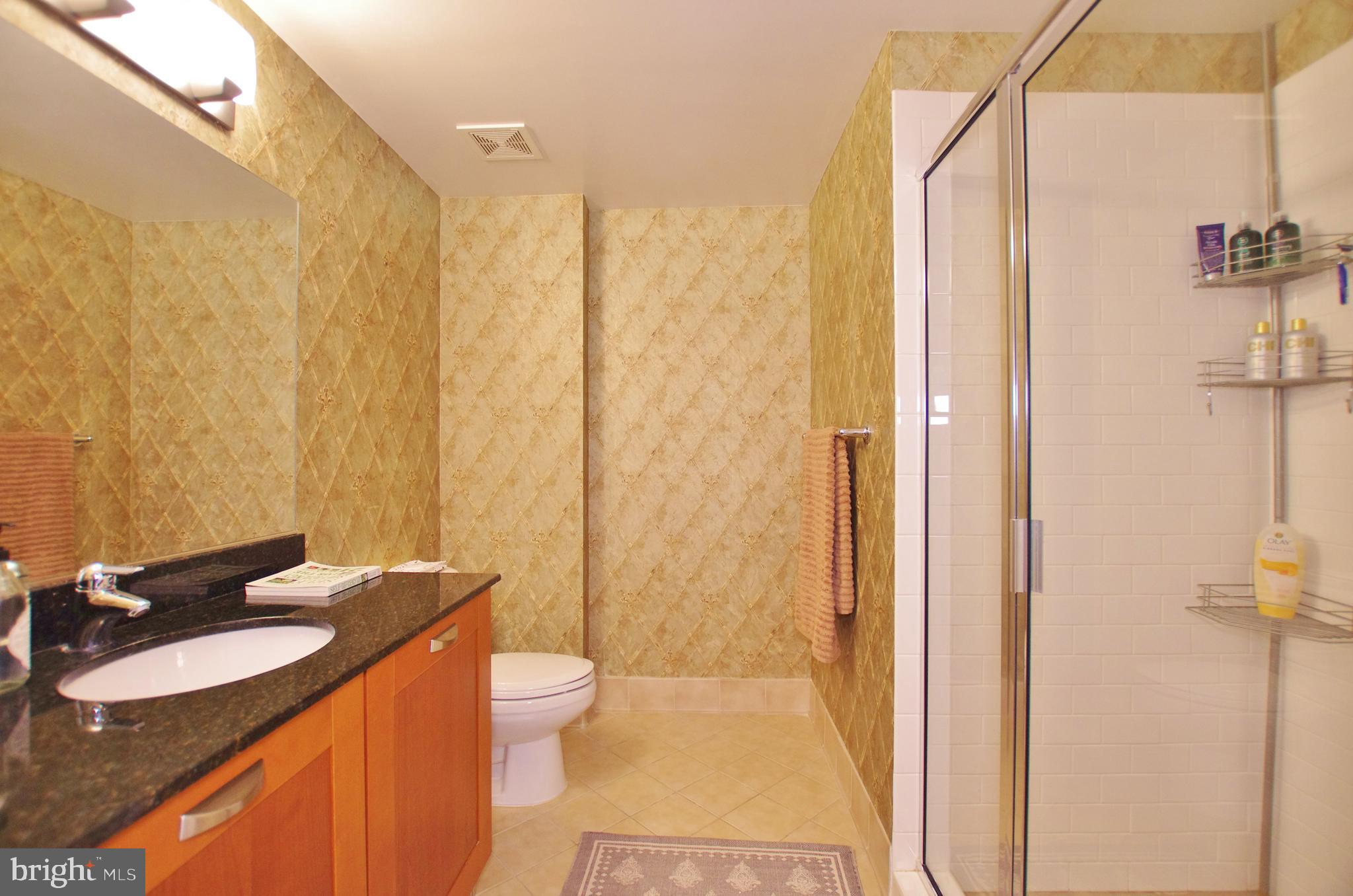 MIDTOWN ALEXANDRIA STATION CONDOMINIUM - Residential Lease