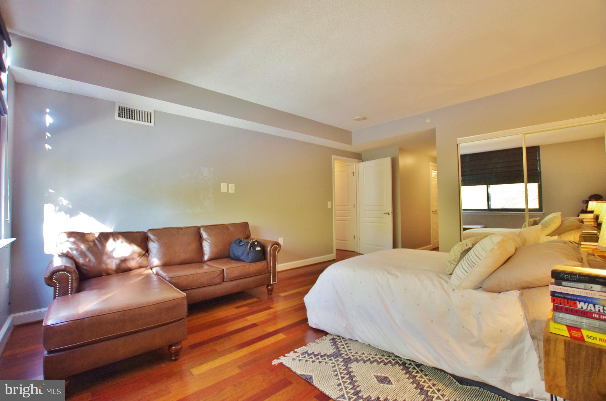 MIDTOWN ALEXANDRIA STATION CONDOMINIUM - Residential Lease