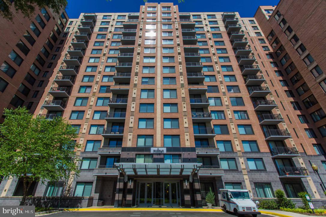 MIDTOWN ALEXANDRIA STATION CONDOMINIUM - Residential Lease