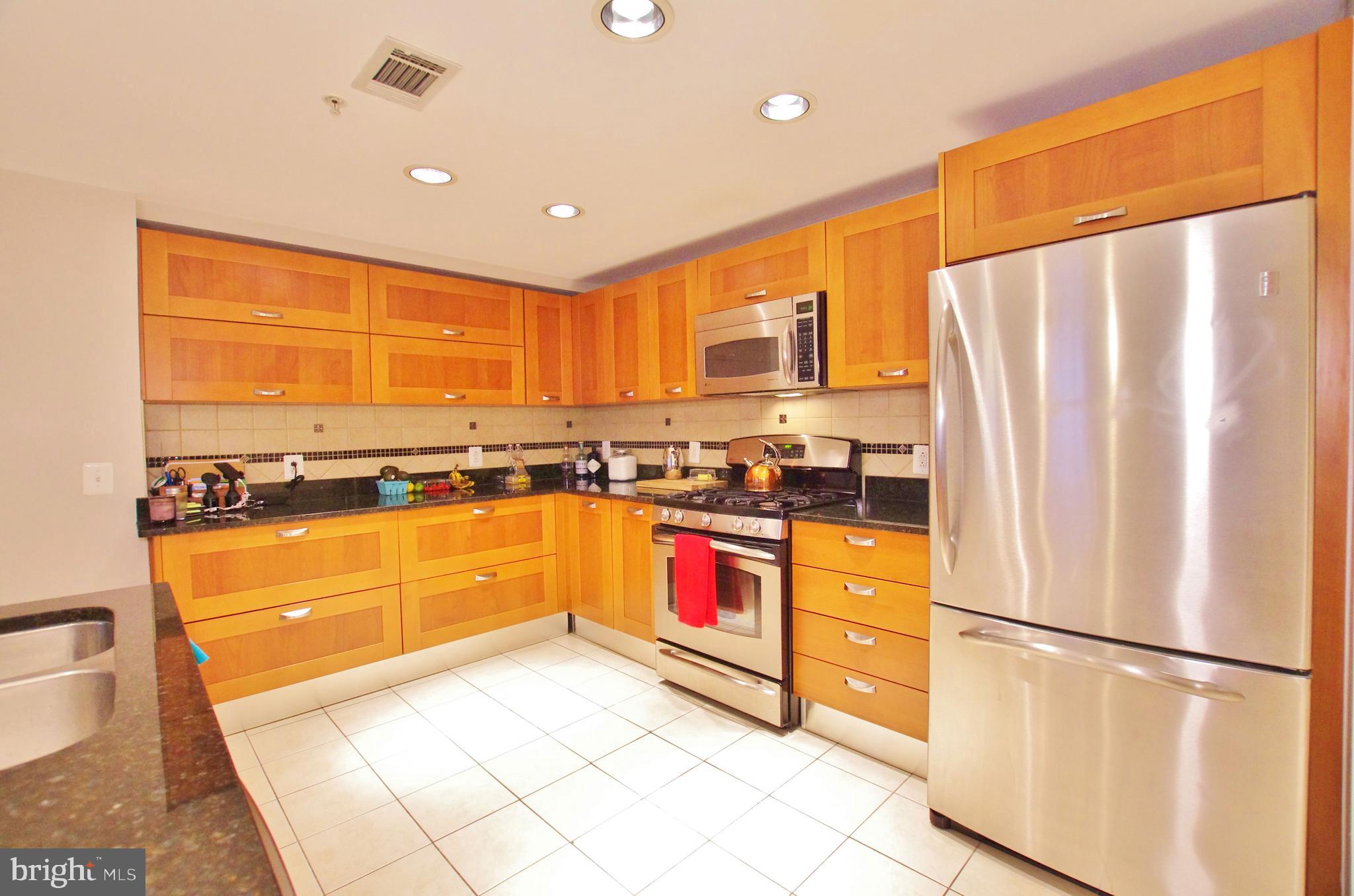 MIDTOWN ALEXANDRIA STATION CONDOMINIUM - Residential Lease