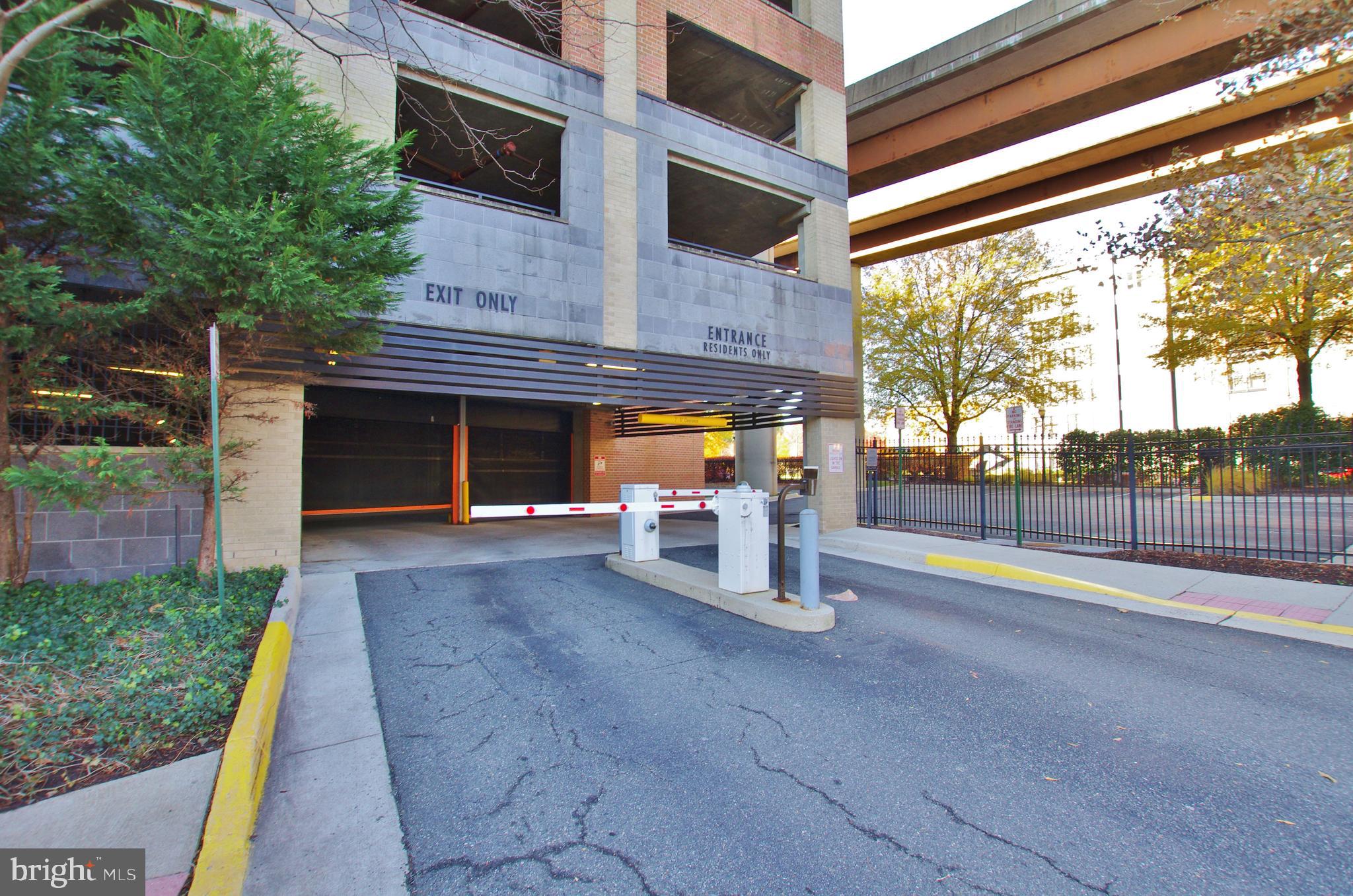 MIDTOWN ALEXANDRIA STATION CONDOMINIUM - Residential Lease