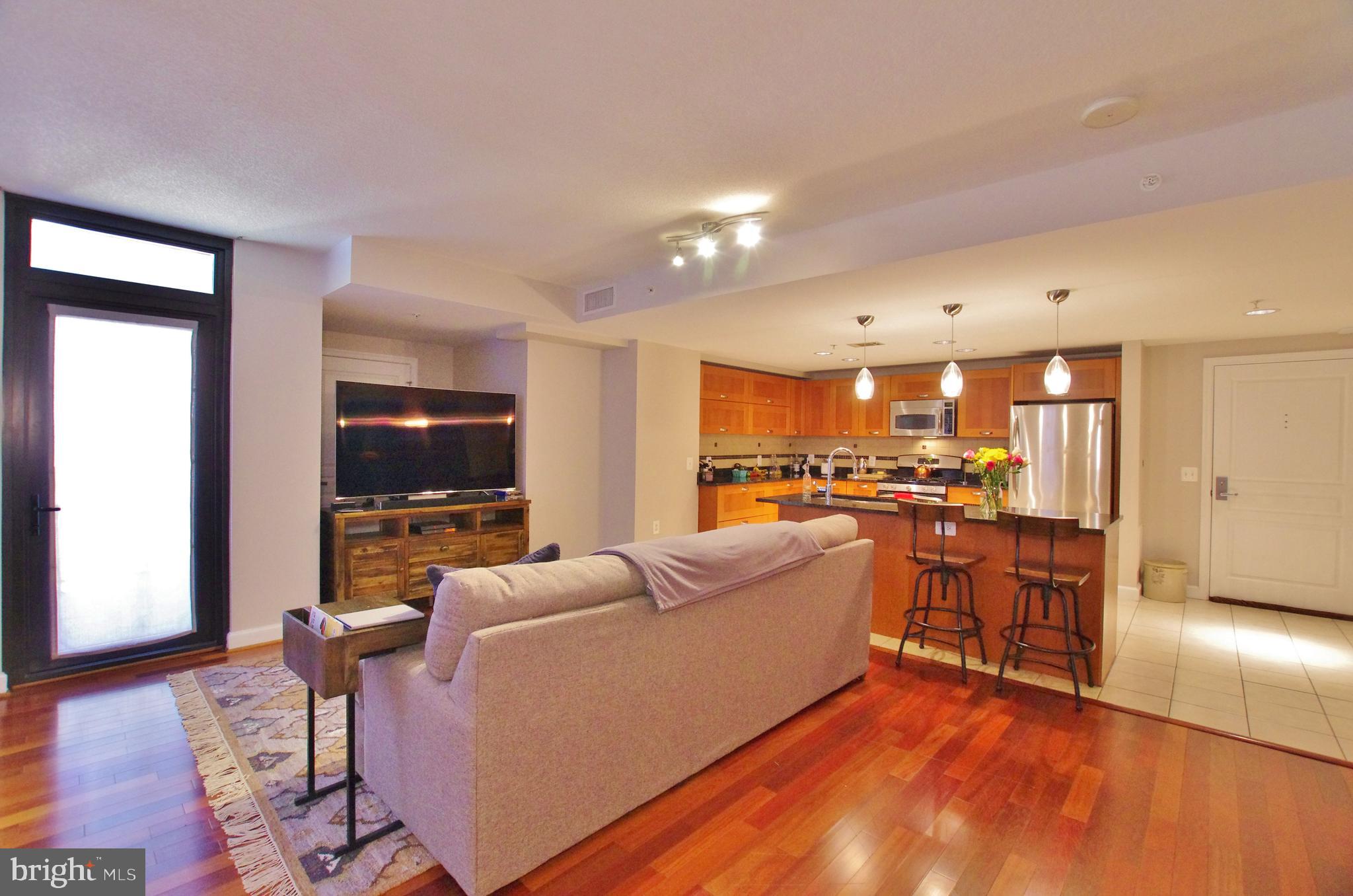 MIDTOWN ALEXANDRIA STATION CONDOMINIUM - Residential Lease