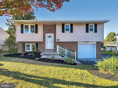 Photo of 158 S Market Street, Ephrata, PA 17522 (MLS # PALA2059470)