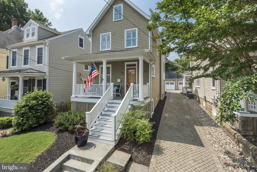 Murray Hill charmer built in 2003. This home radiates 19th century elegance without the constant maintenance of an old house. Beautiful antique carved cedar oak and pine doors, white oak floors, period trim details, and 10 foot ceilings. 4 BRs, 4BA, finished basement and 1 car garage. 3 blocks from Main St for perfect city living.