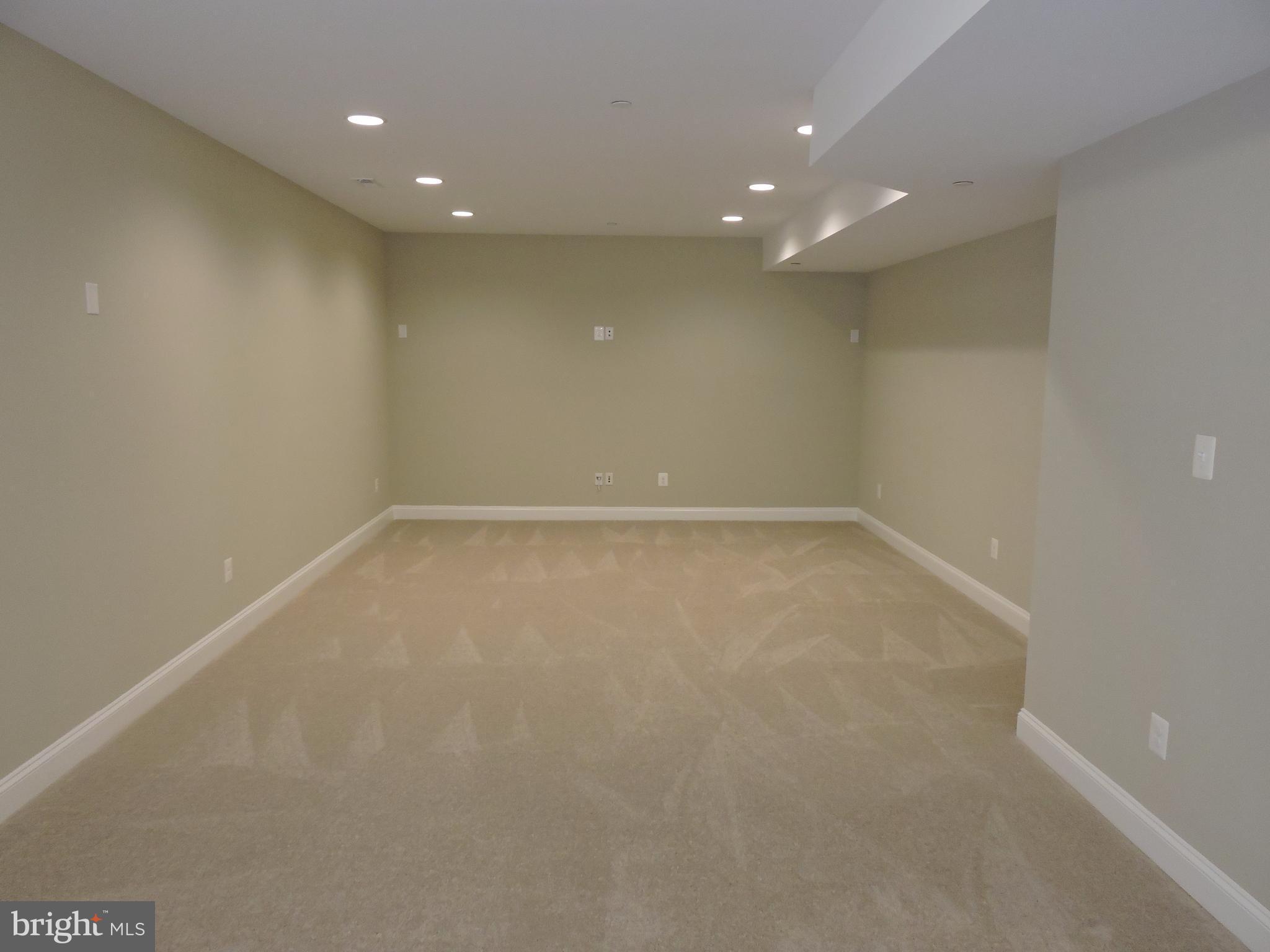 AUTUMN WOODS - Residential