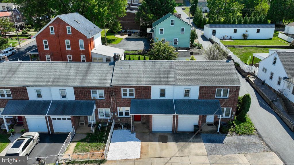 Photo of 335 Lincoln Avenue, EPHRATA, PA 17522 (MLS # PALA2076446)