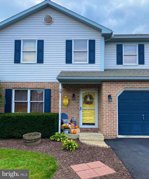 Townhouse For Sale - 352 Saddlebrook Drive<br/> WERNERSVILLE, PA 19565