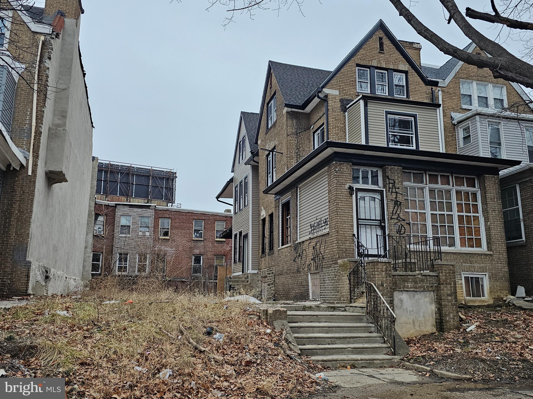 1325 W ROOSEVELT BOULEVARD