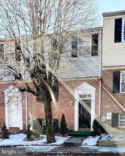 Townhouse For Sale - 5 Cartwright Court<br/> ROSEDALE, MD 21237